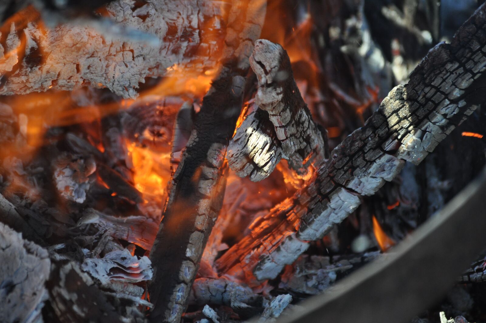 Nikon D5000 sample photo. Flame, heat, coal photography