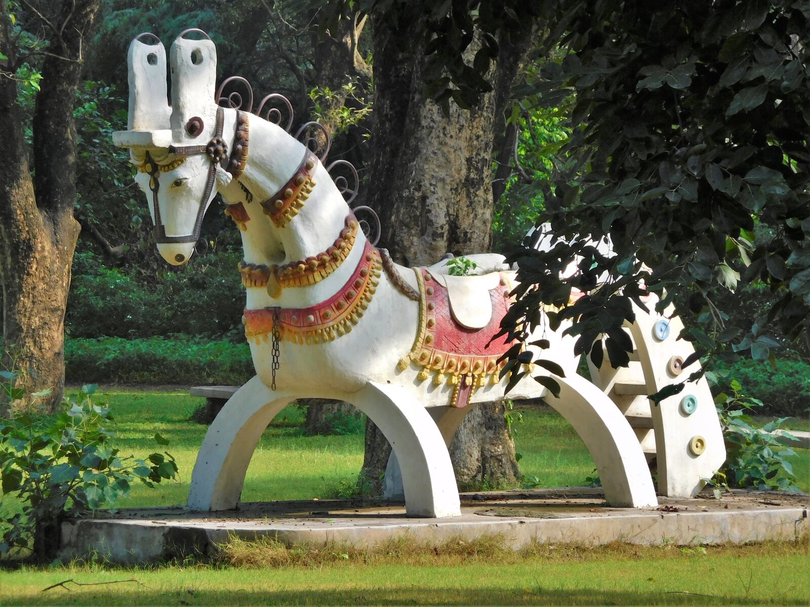 Nikon Coolpix S7000 sample photo. Horse, sculpture, statue photography