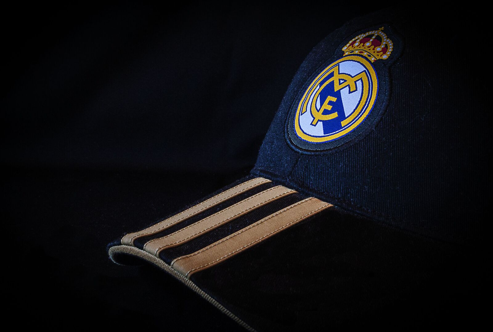 Canon EF-S 18-55mm F3.5-5.6 II sample photo. Real madrid, cap, hat photography