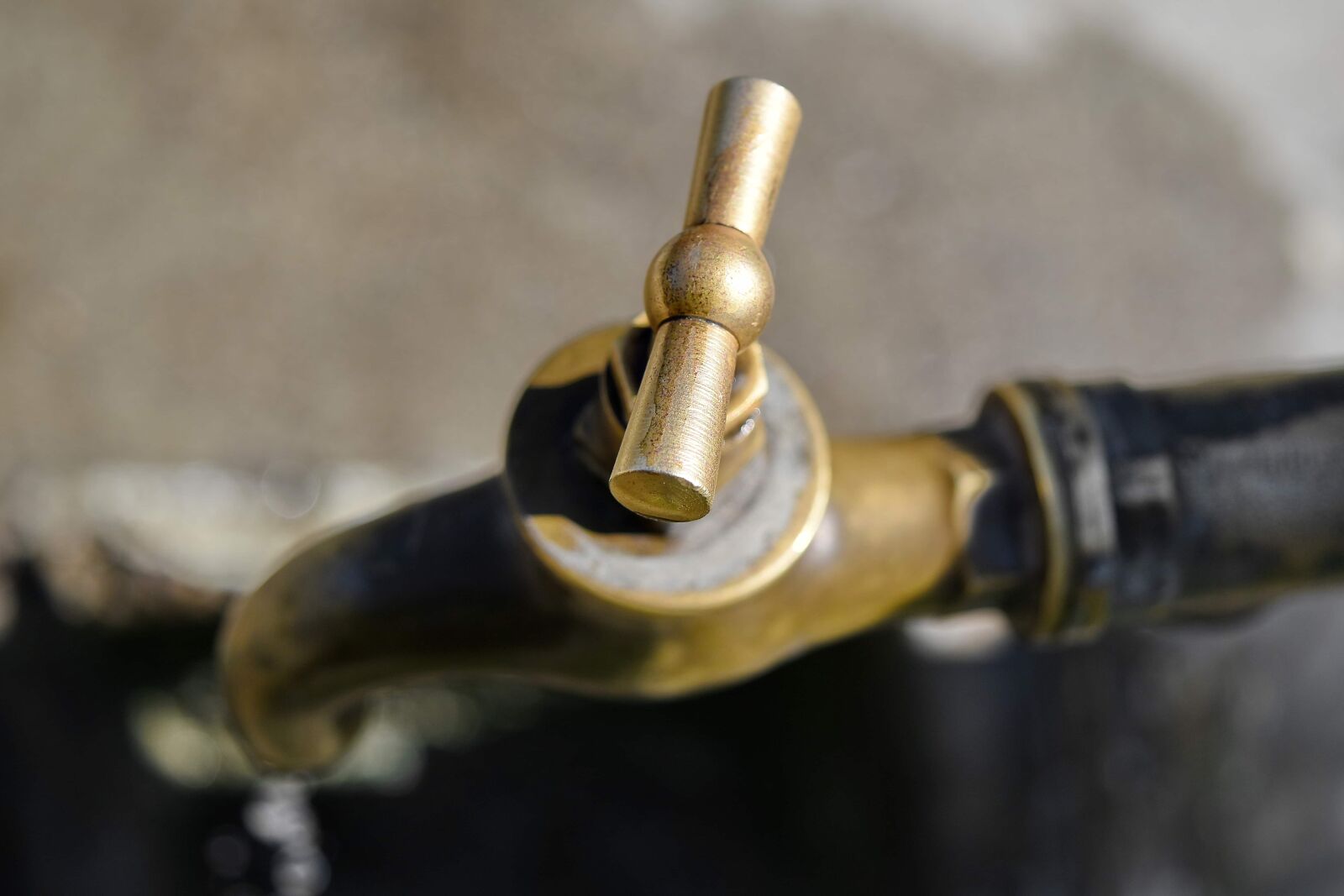 Nikon D5500 sample photo. Brass, water, old, faucet photography