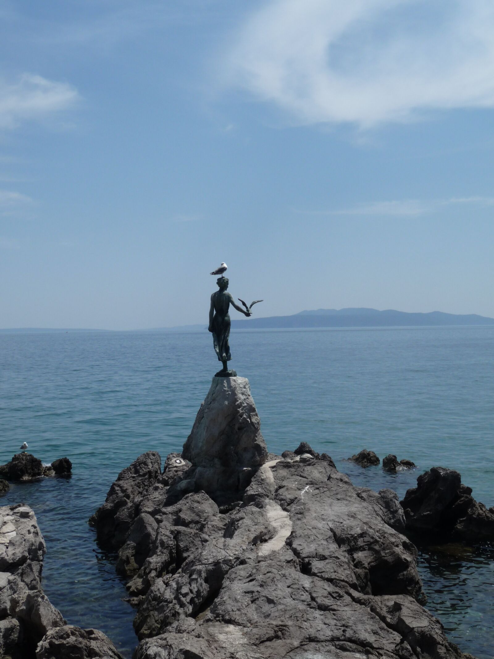 Panasonic Lumix DMC-TZ5 sample photo. Statue, girl, seagull photography