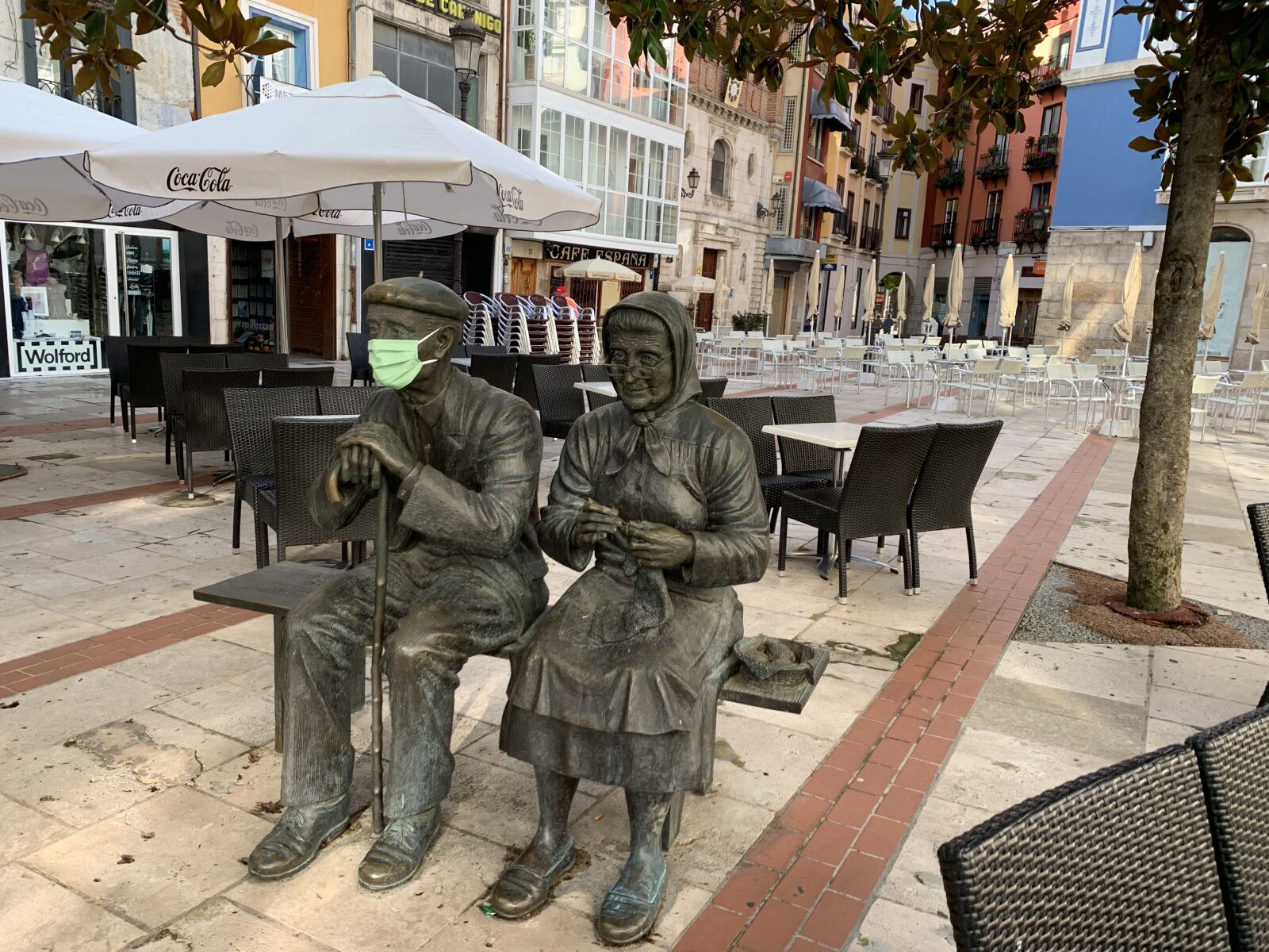 iPhone XR back camera 4.25mm f/1.8 sample photo. Corona, covid-19, mask photography
