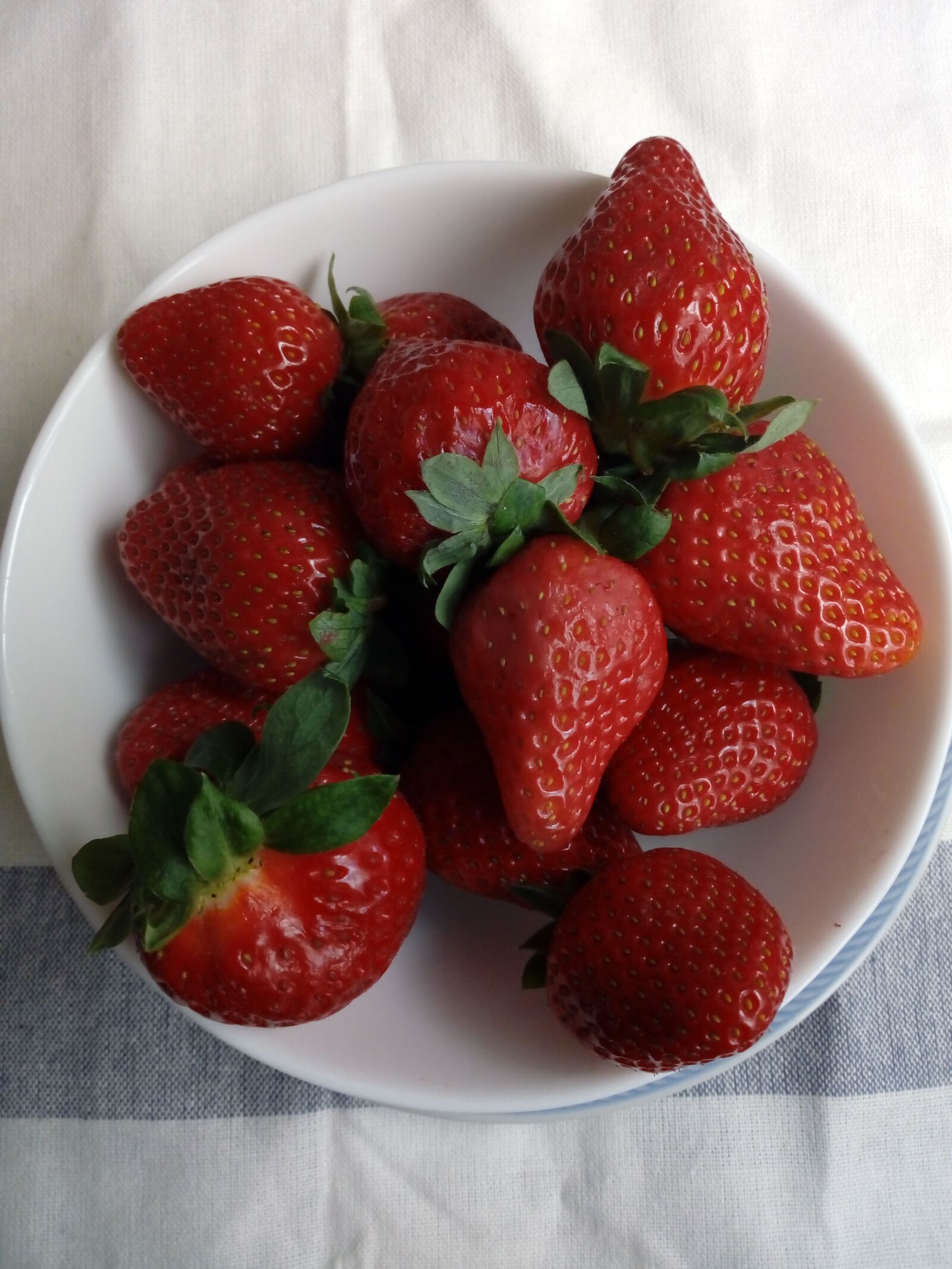 HUAWEI Y6 2017 sample photo. Strawberries, fruit, red photography