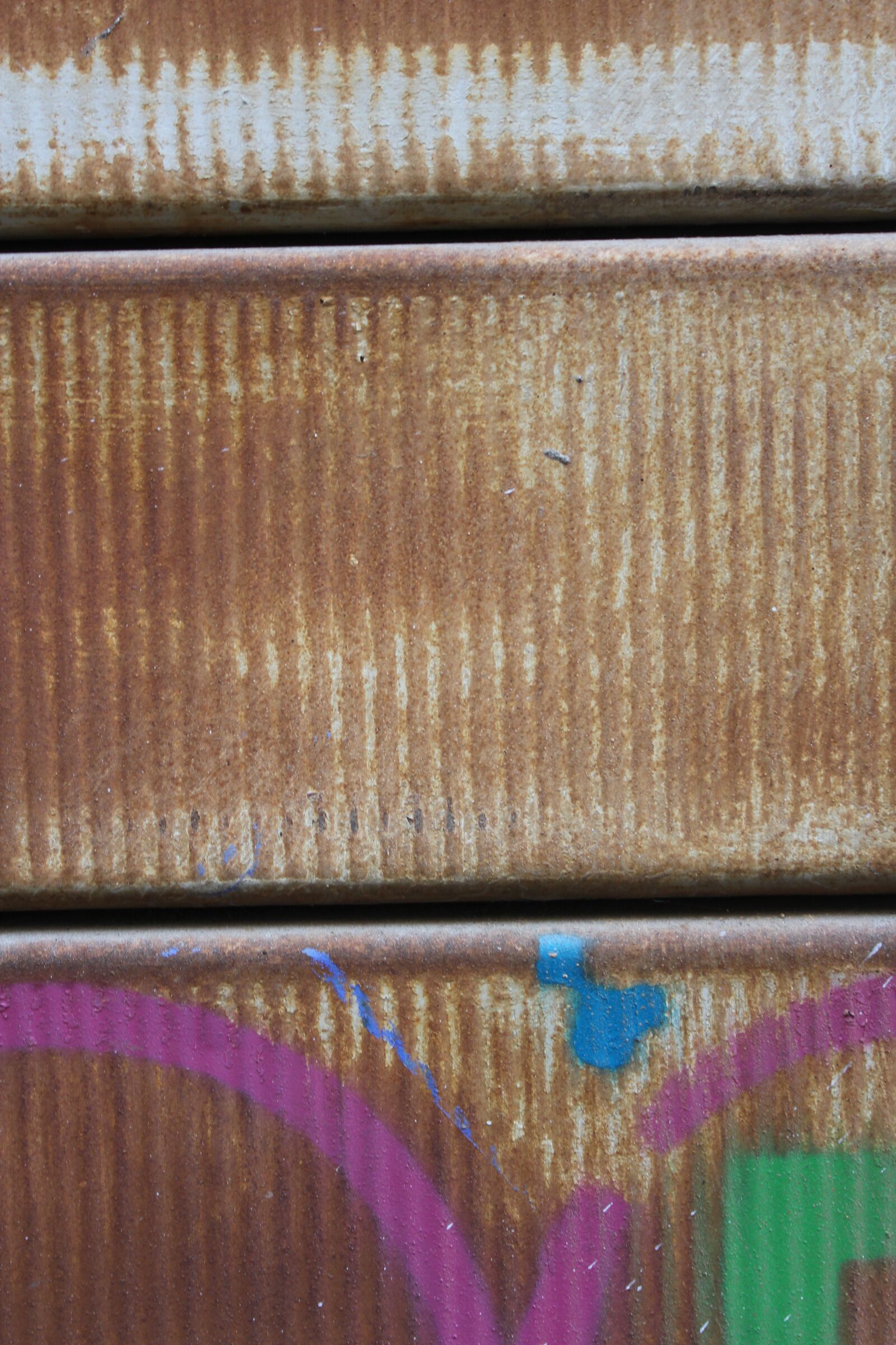 Canon EOS 550D (EOS Rebel T2i / EOS Kiss X4) sample photo. Irons, gate, metal photography