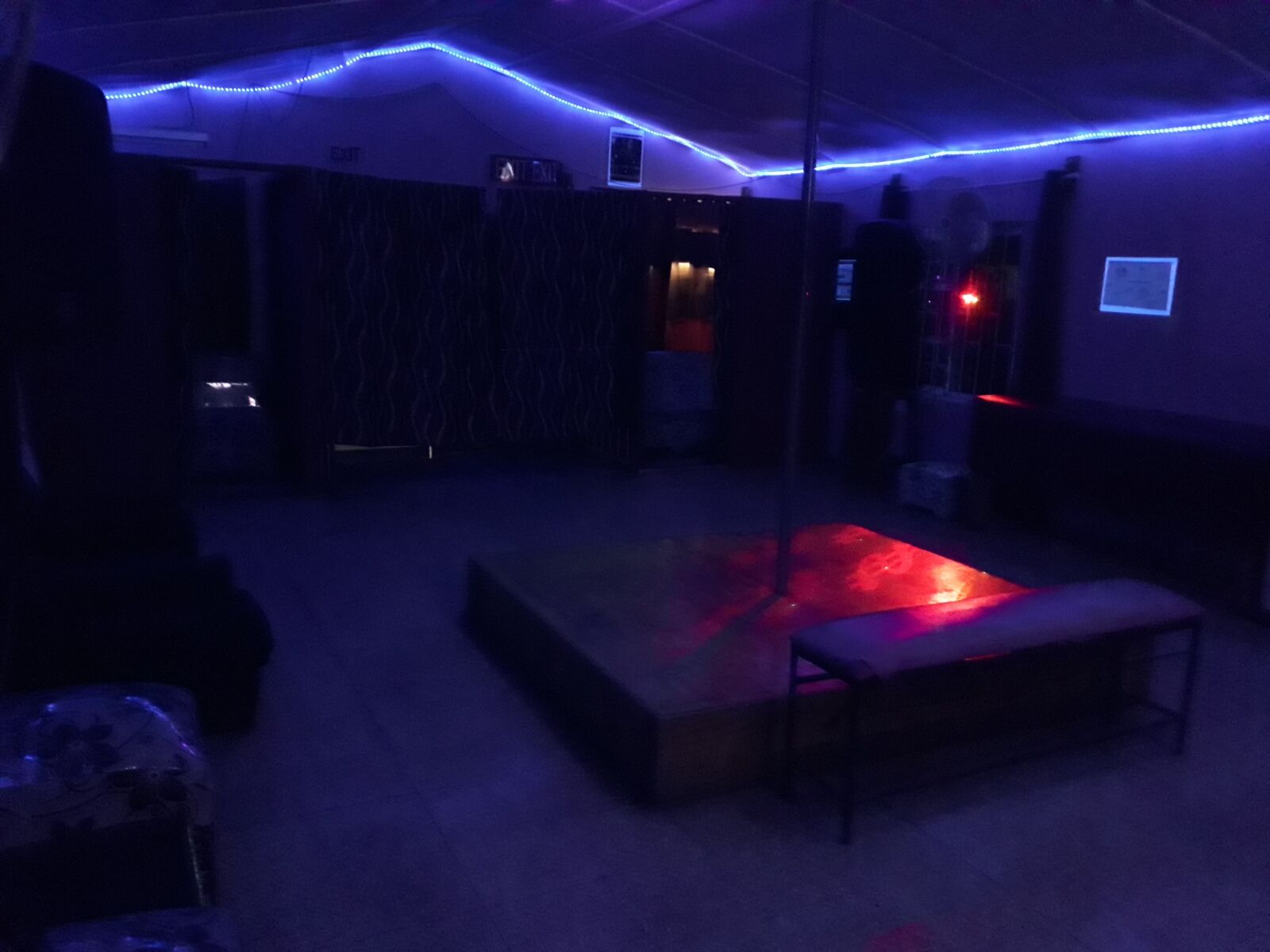 Samsung Galaxy J7 Pro sample photo. Nightlife, club, entertainment photography