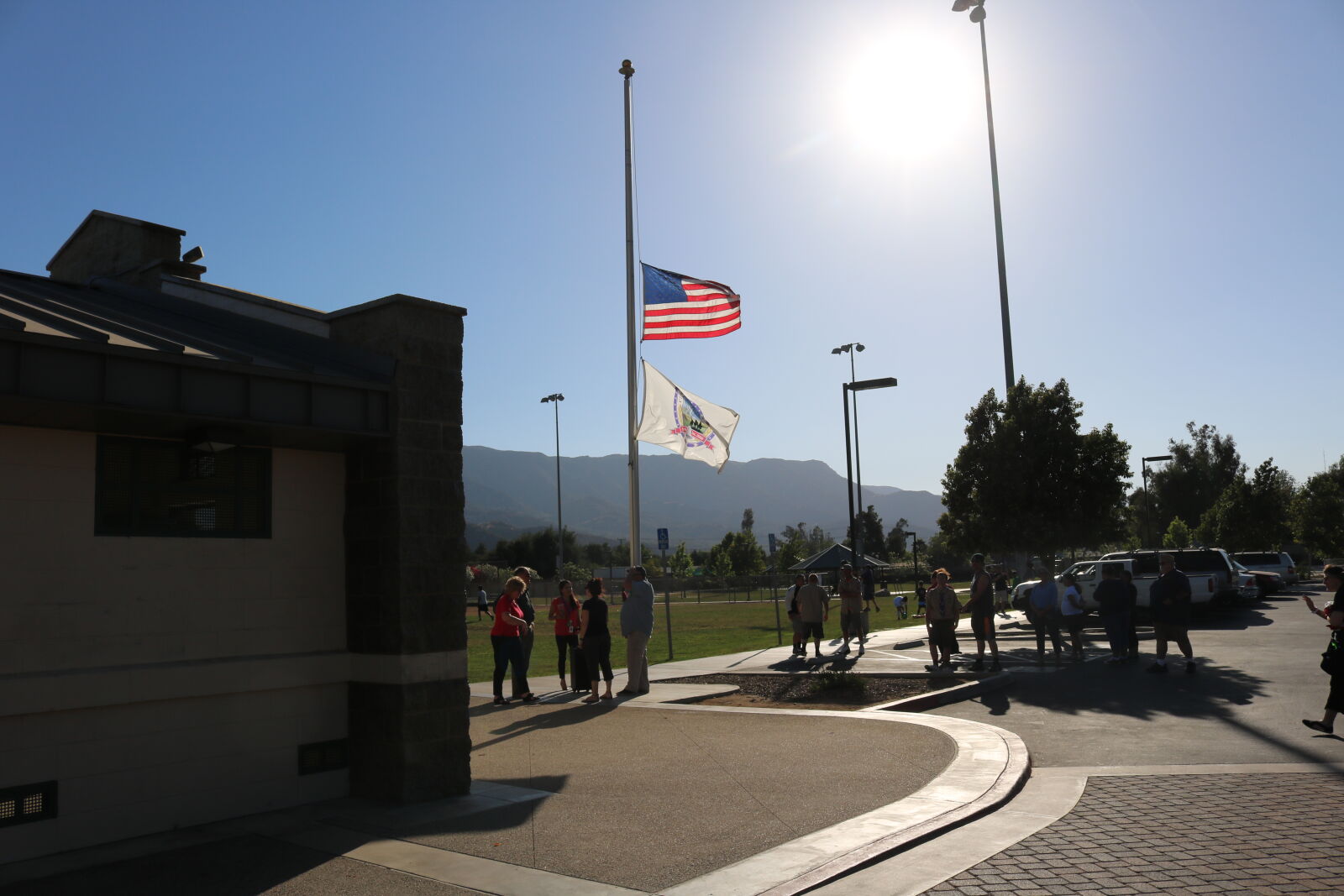 Canon EOS 750D (EOS Rebel T6i / EOS Kiss X8i) sample photo. American, flag, bright, half photography