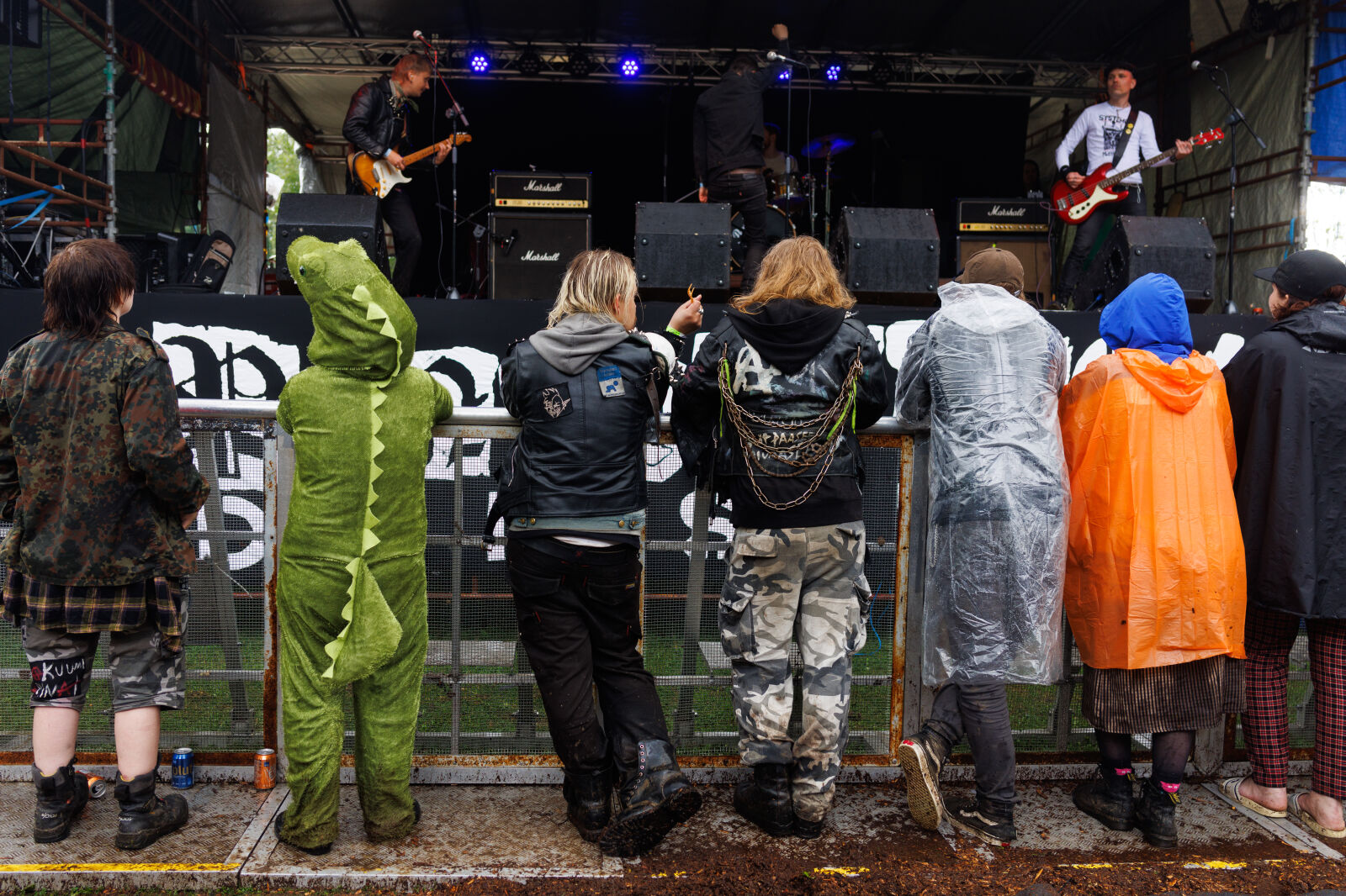 Canon RF 28-70mm F2L USM sample photo. Spectators by the stage photography