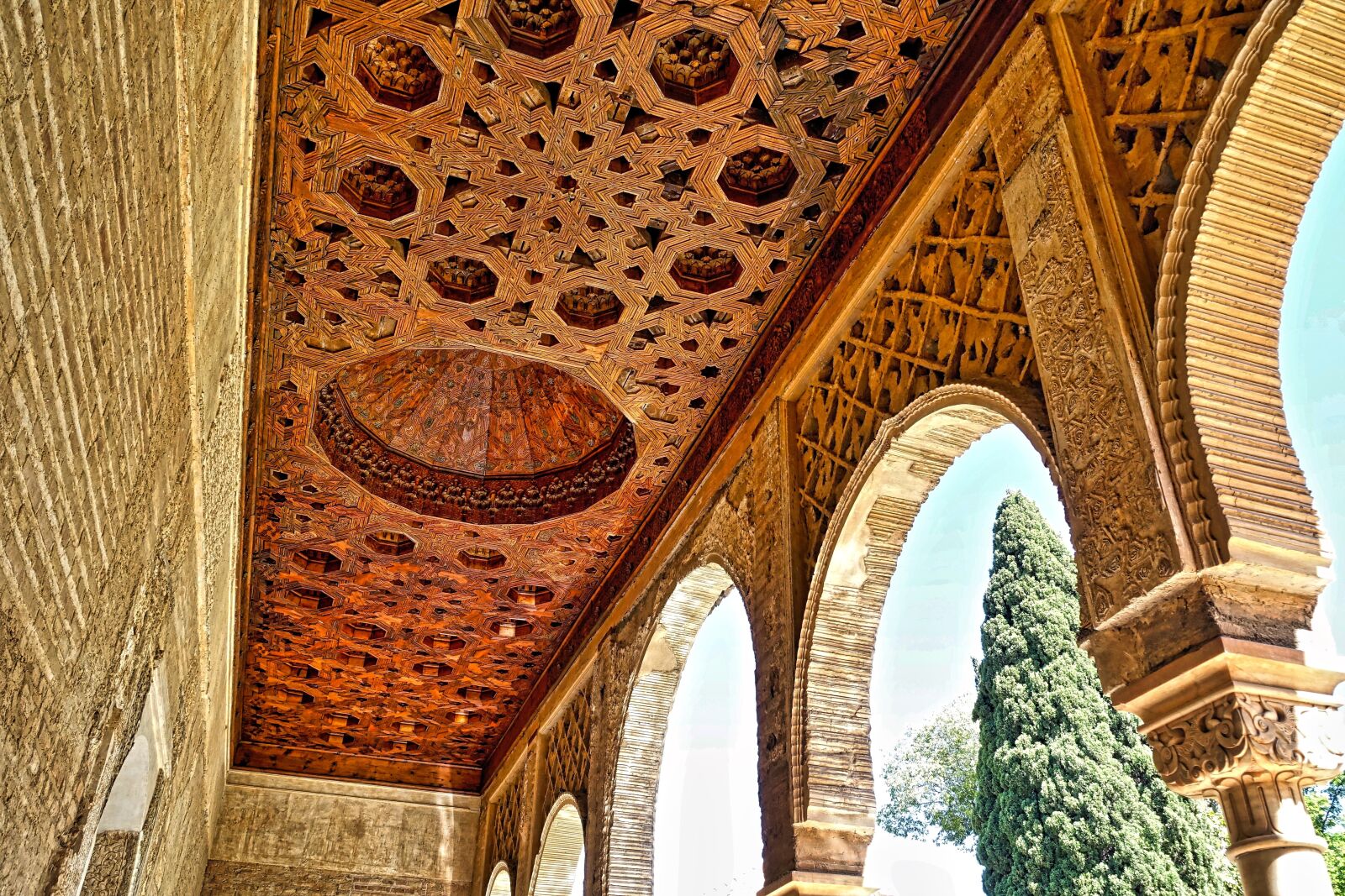 Sony Cyber-shot DSC-RX100 III sample photo. Alhambra, ceiling, arches photography