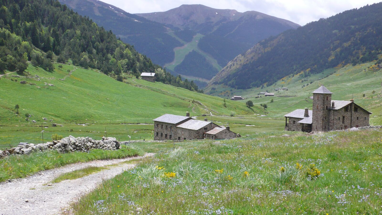 Panasonic DMC-LX2 sample photo. Andorra, mountains, holiday photography