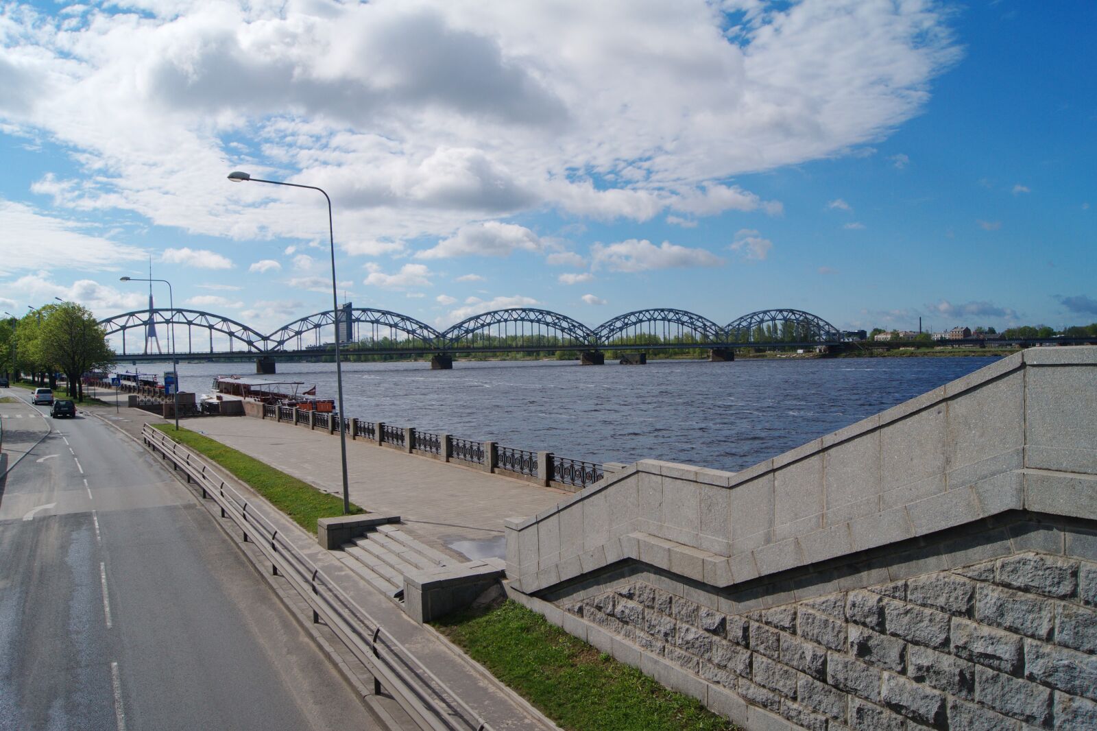 Sony Alpha DSLR-A700 sample photo. Riga, river, the capital photography