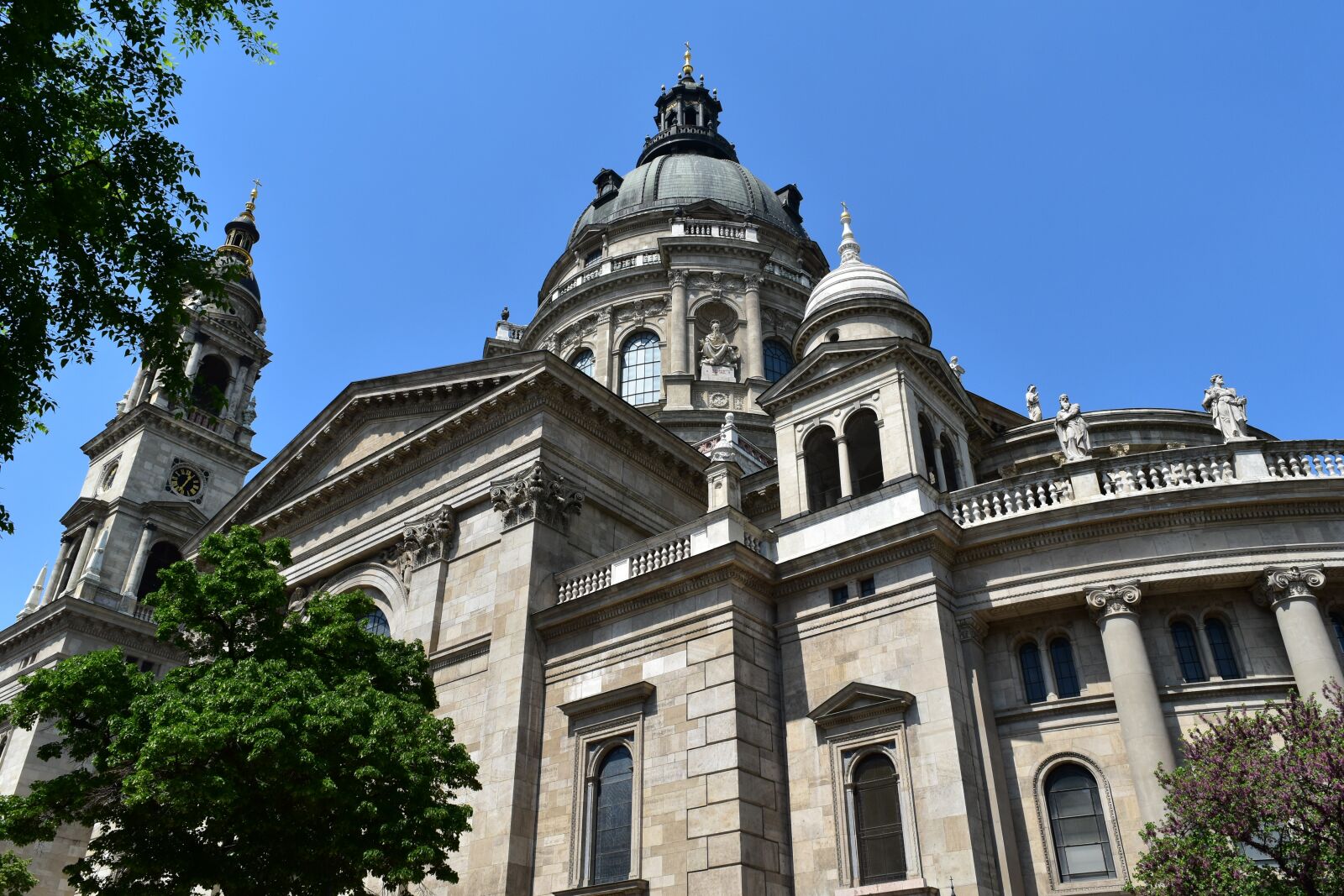 Nikon D5600 sample photo. Architecture, building, cathedral photography