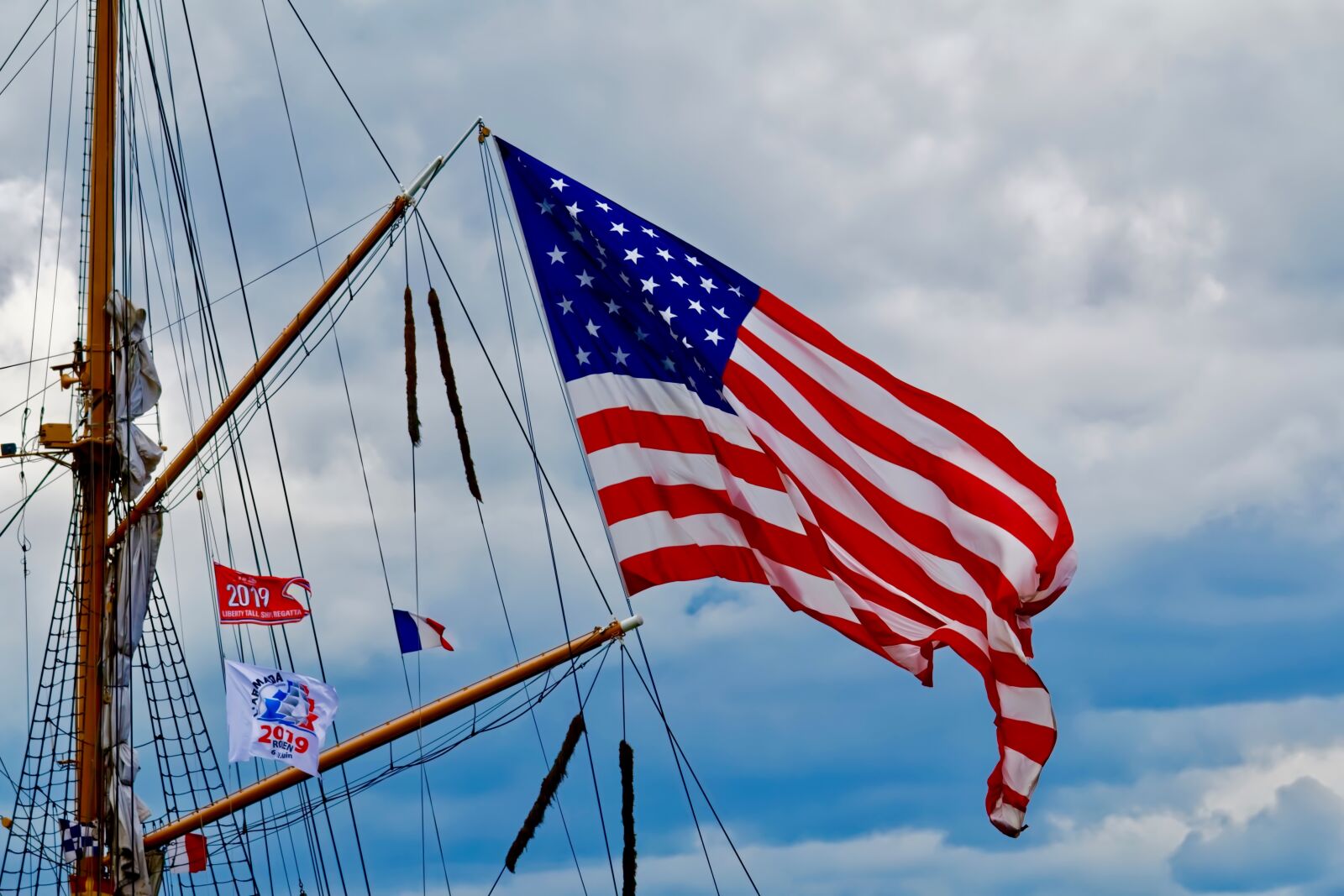 Canon EOS 70D + Canon EF 70-200mm F4L IS USM sample photo. Flag, usa, boat photography