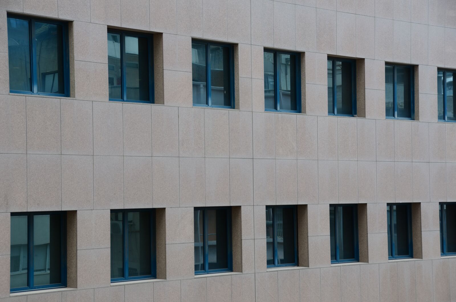 Nikon D7000 sample photo. Windows, order, urban photography