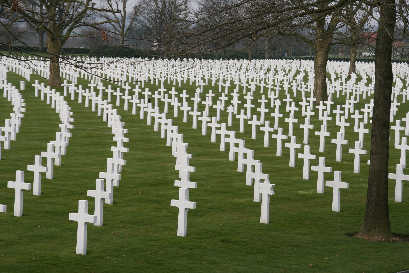 Canon EOS 350D (EOS Digital Rebel XT / EOS Kiss Digital N) sample photo. Cemetery, grave, tombstone photography