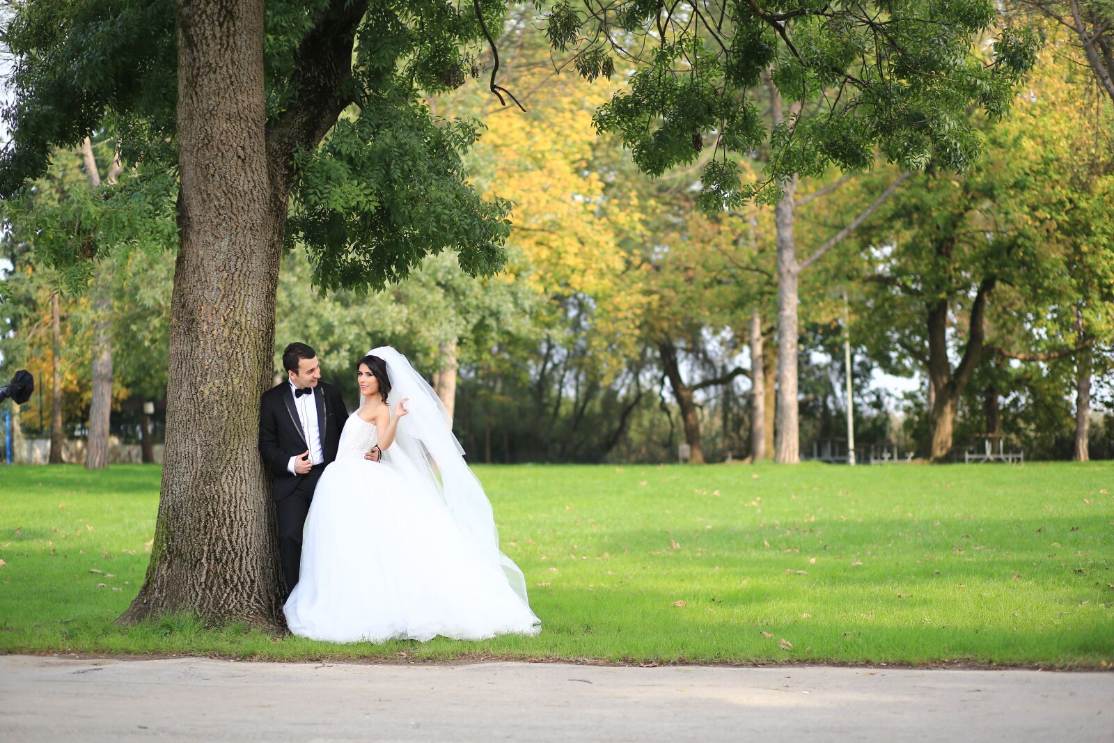 Canon EF 85mm F1.8 USM sample photo. Nature, new couple, outdoor photography