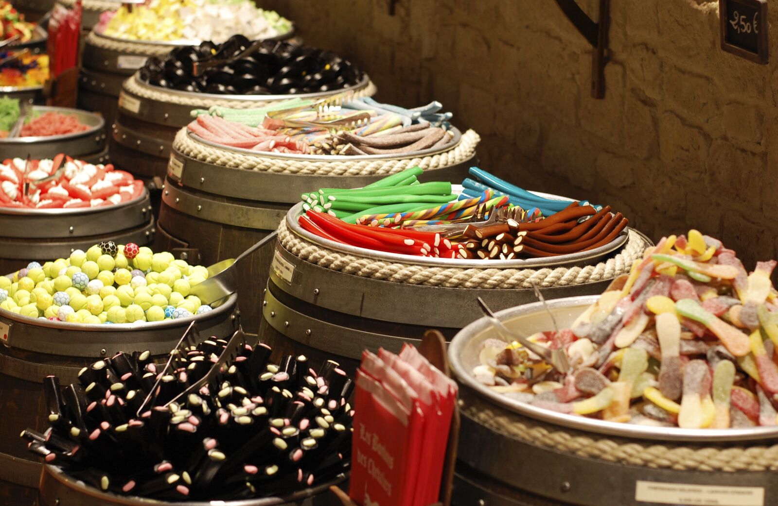 Nikon D40 sample photo. Shop, goodies, candy photography