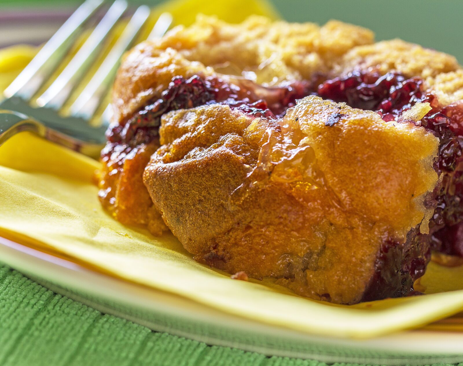 Canon EF 100mm F2.8L Macro IS USM sample photo. Cake, sweet, homemade photography