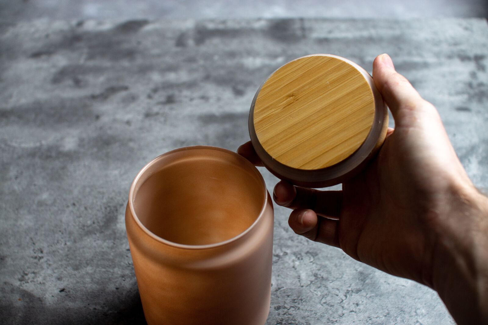 Sony SLT-A65 (SLT-A65V) sample photo. Vessel, open, hand photography