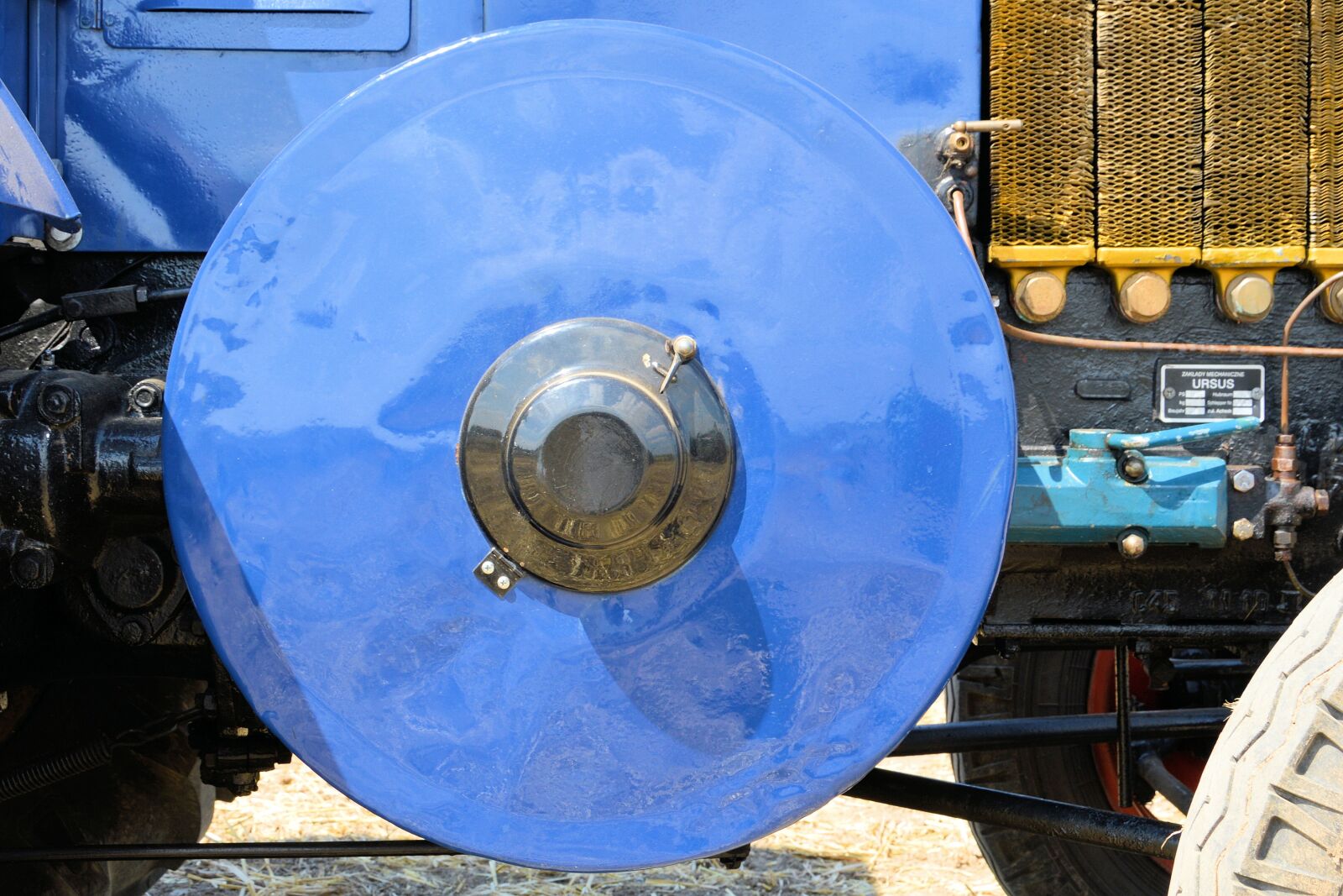 Nikon D3200 sample photo. Flywheel, tractor, historically photography