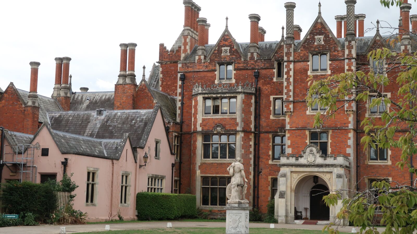 Canon PowerShot G7 X Mark II sample photo. Castle, taplow court, england photography