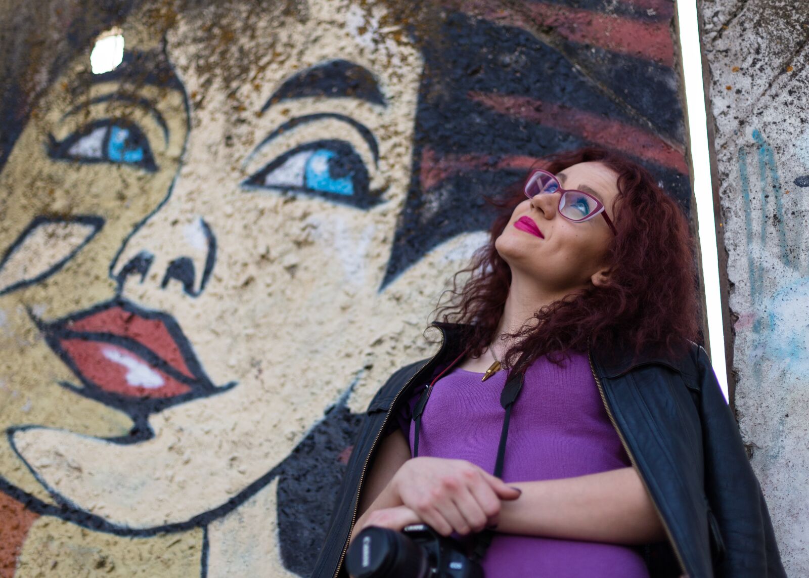 Canon EOS 6D + Canon EF 50mm F1.4 USM sample photo. Graffiti, woman, art photography