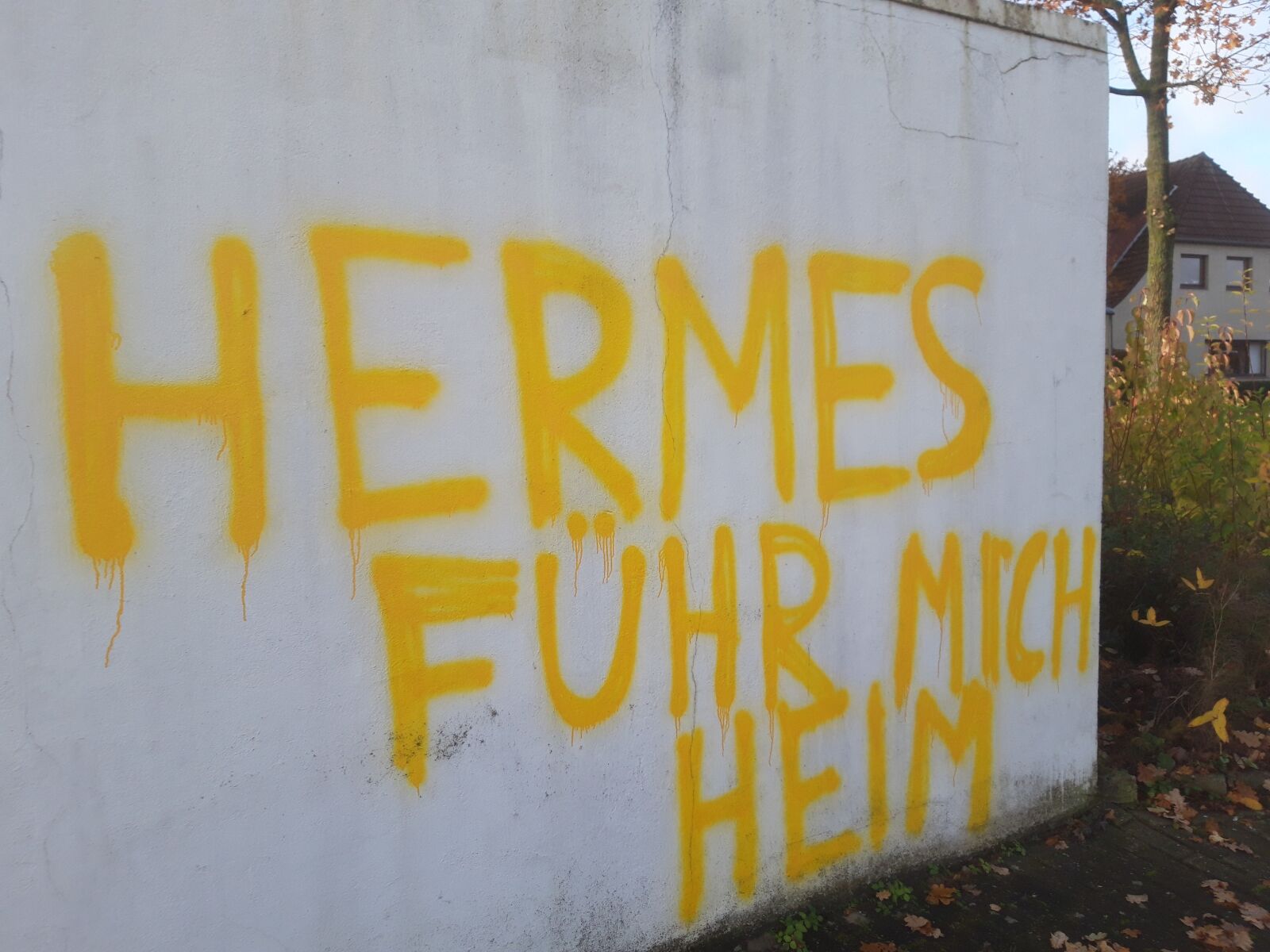 Samsung Galaxy A6 sample photo. Hermes, graffiti, street art photography