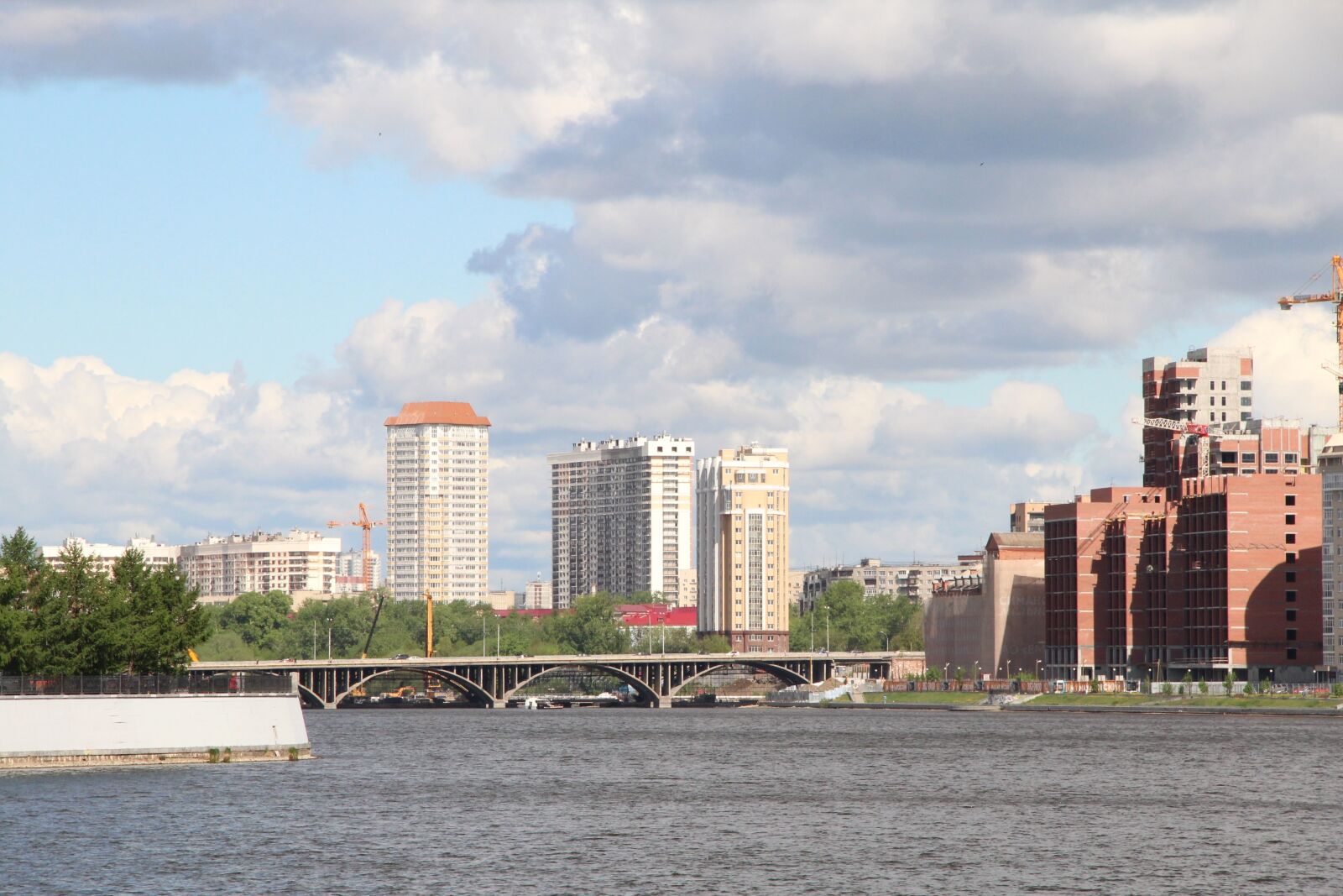 Canon EOS 600D (Rebel EOS T3i / EOS Kiss X5) sample photo. Ekaterinburg, summer, city photography