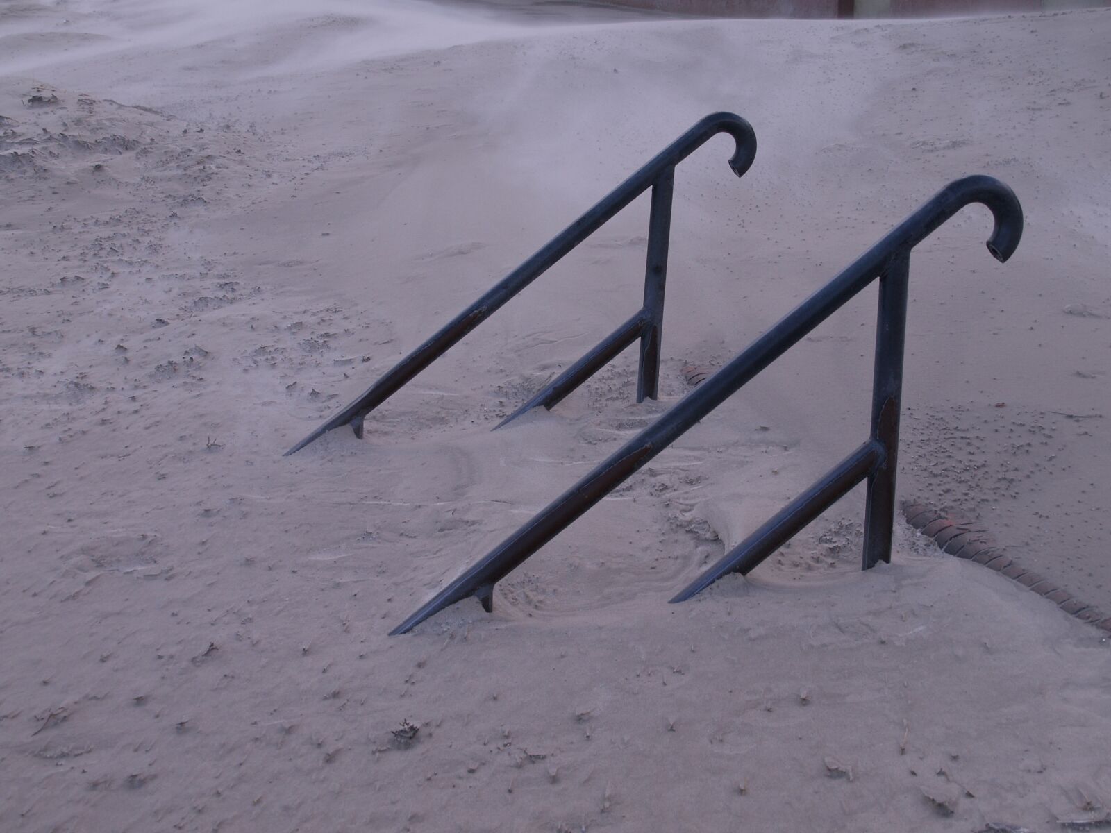 Olympus E-330 (EVOLT E-330) sample photo. Stairs, drift, sand photography