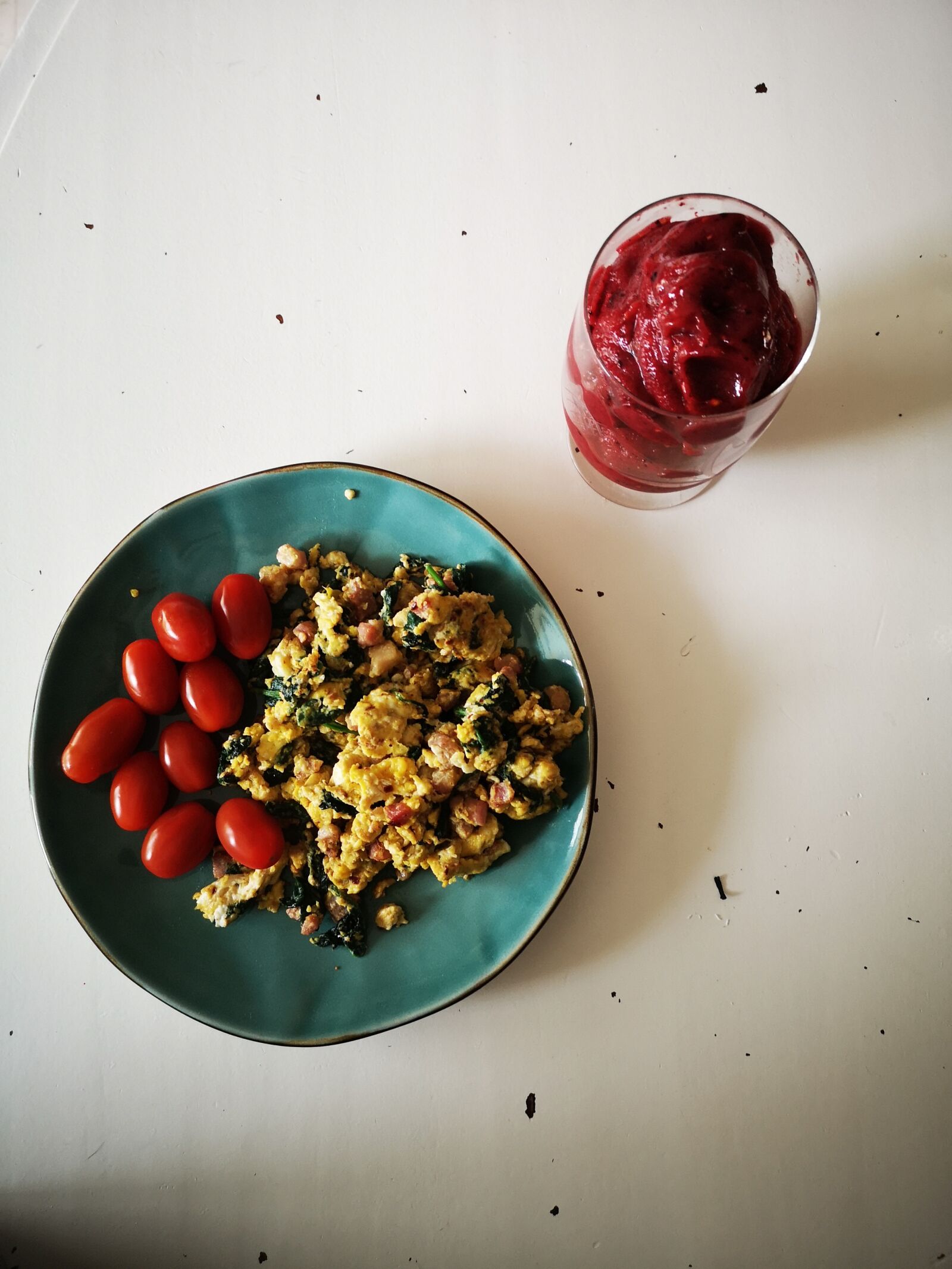 HUAWEI CLT-L29 sample photo. Scrableeggs, spinach, breakfast photography