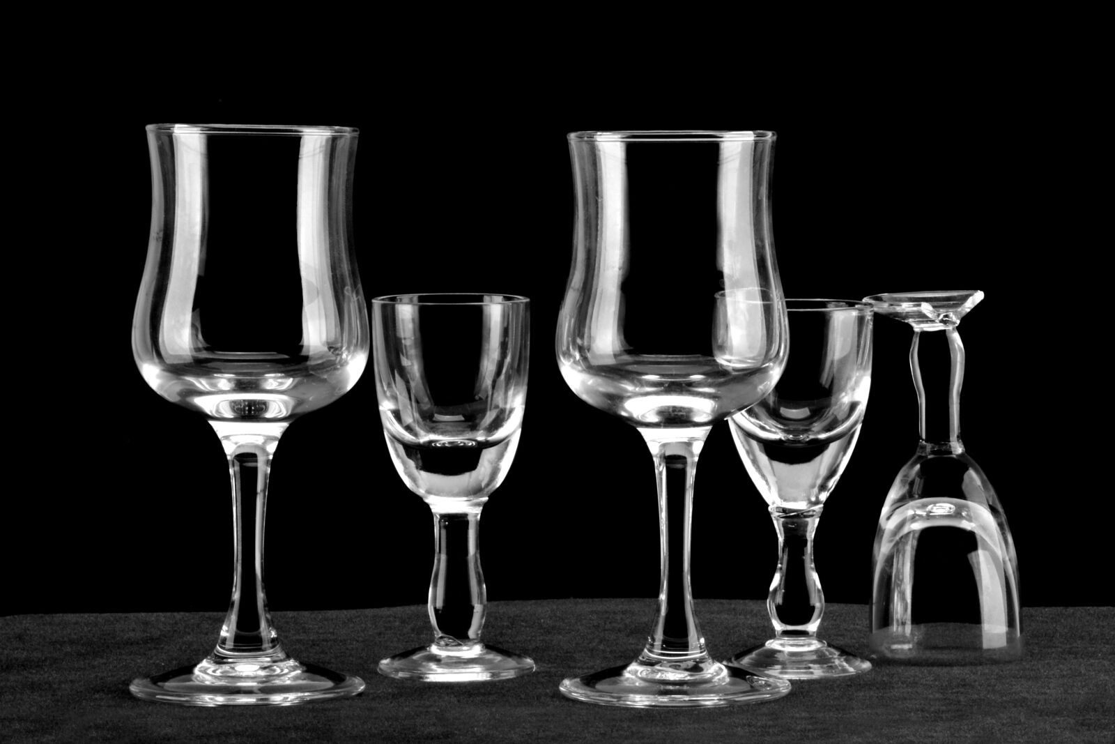 Nikon D7000 sample photo. Glass, black background, white photography