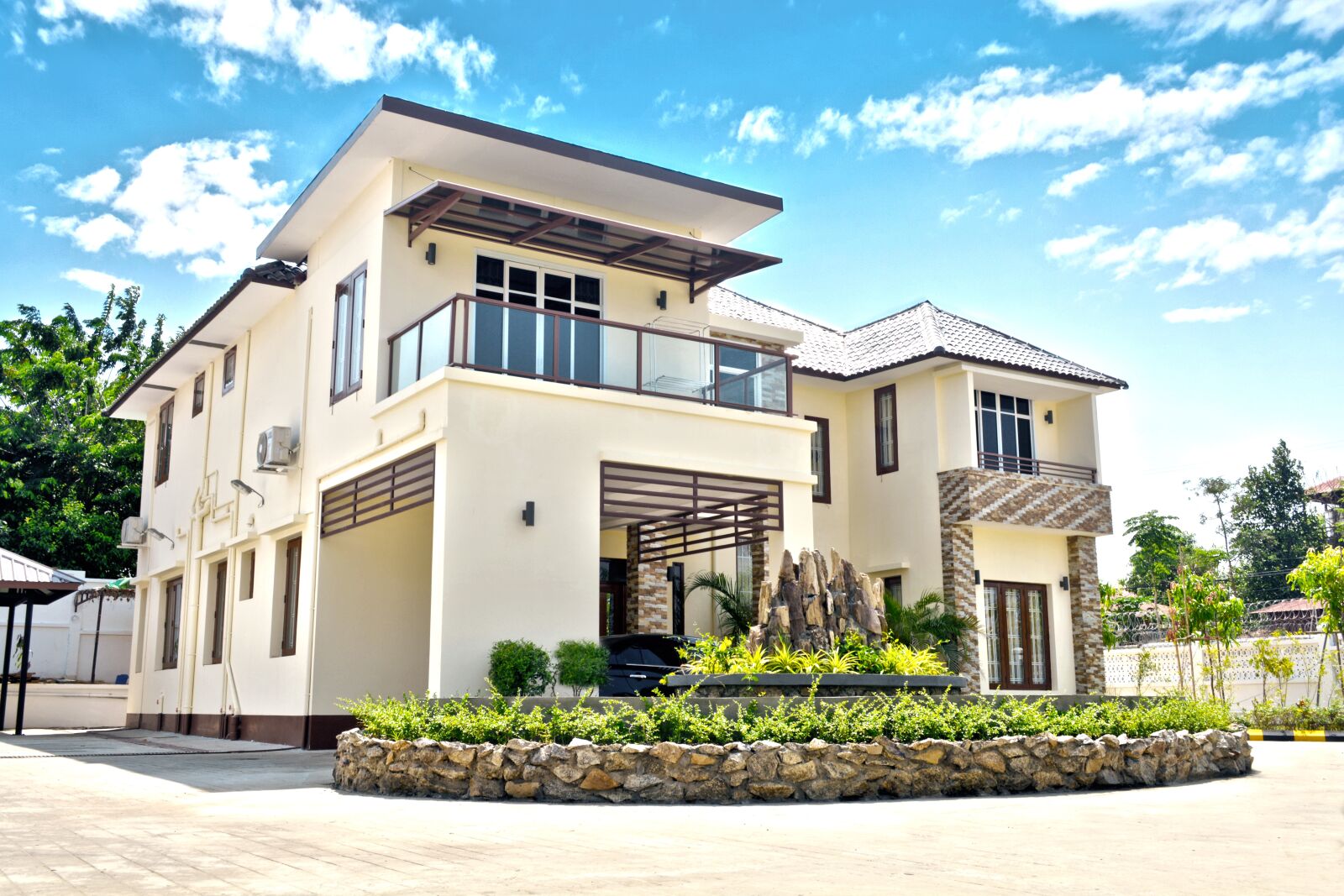 Nikon D5200 sample photo. Construction, naypyidaw, exterior photography