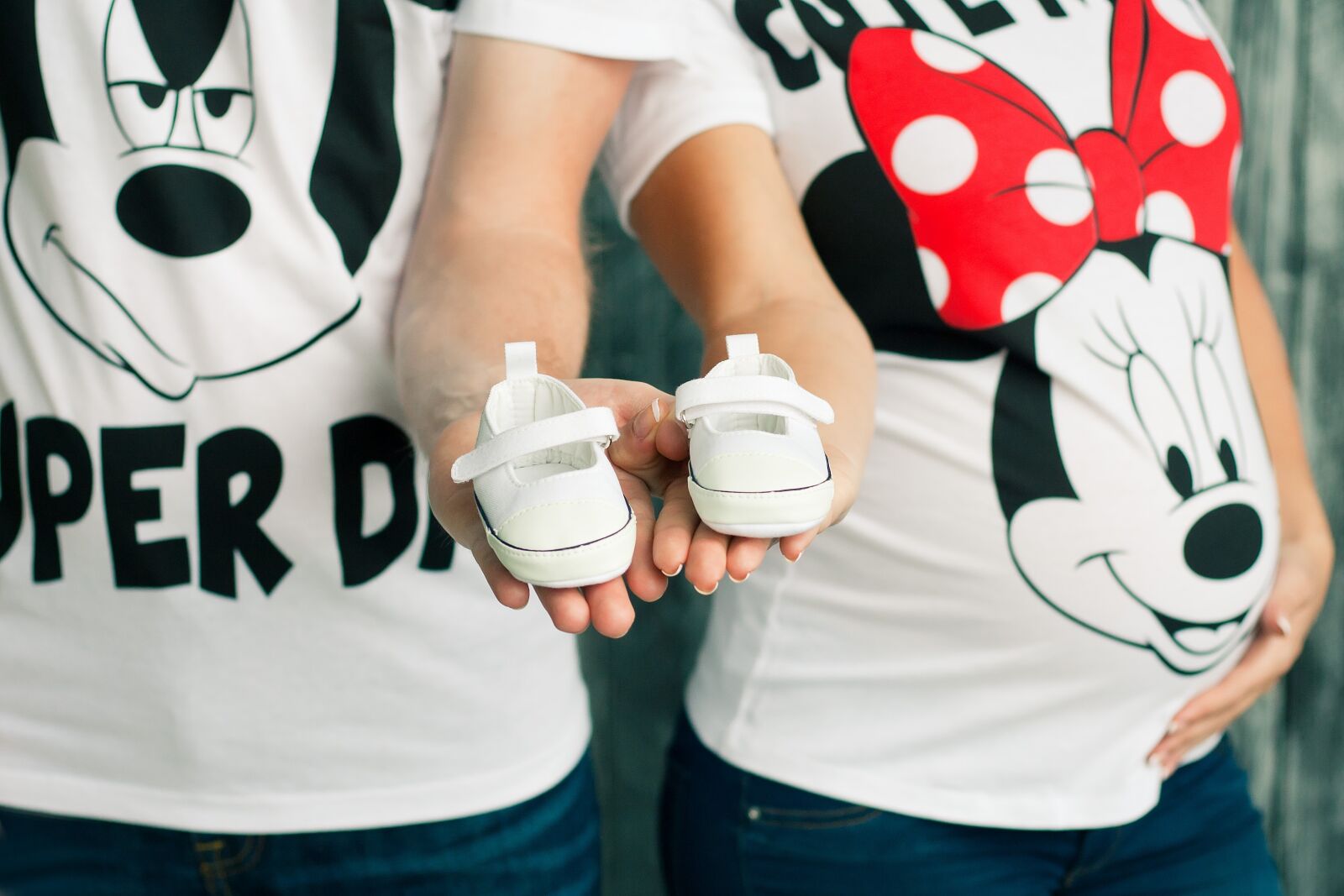 Canon EOS 350D (EOS Digital Rebel XT / EOS Kiss Digital N) sample photo. Pregnancy, baby's bootees, mickey photography