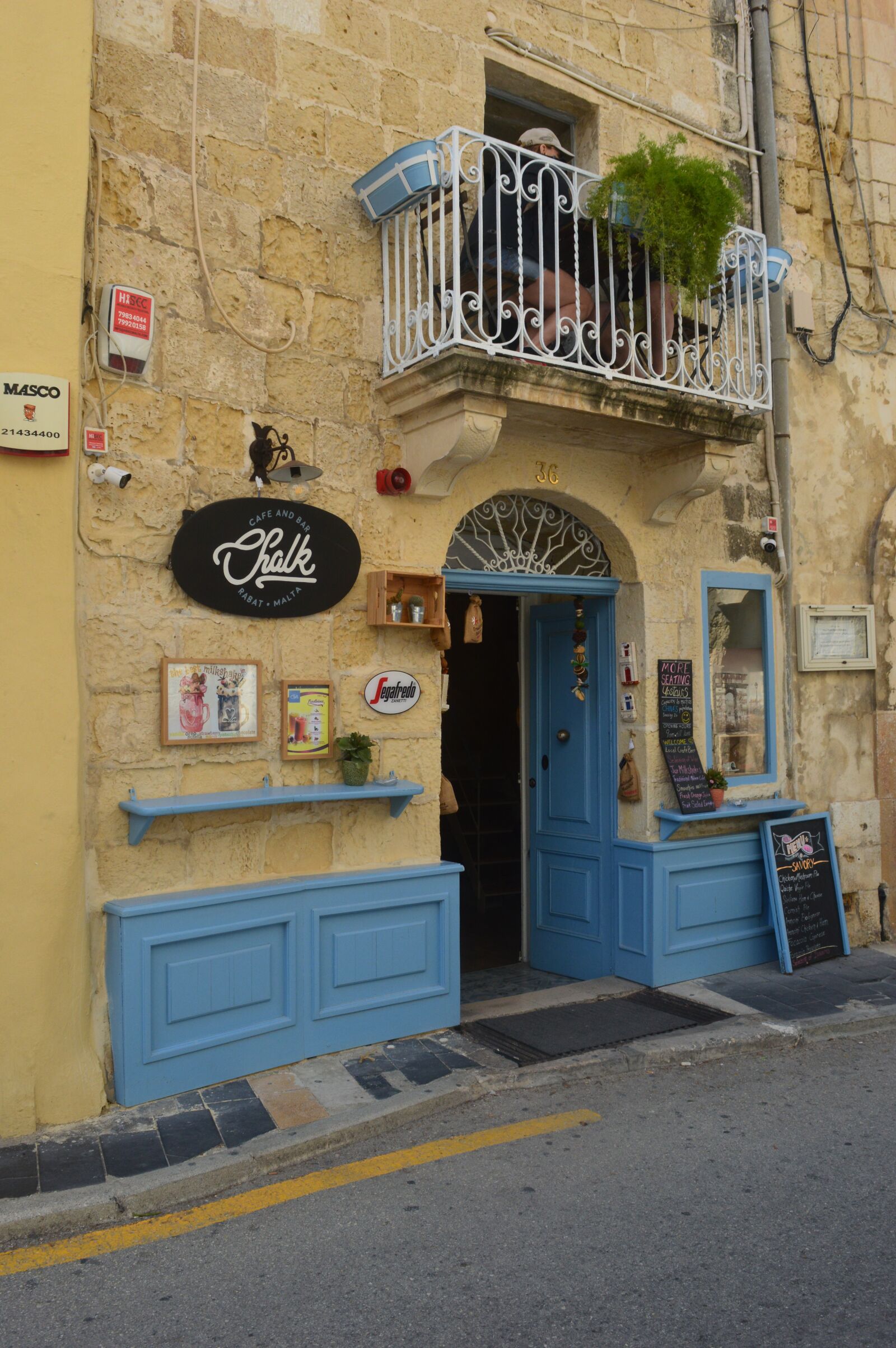 Nikon D3200 sample photo. Malta street, decoration, shopping photography