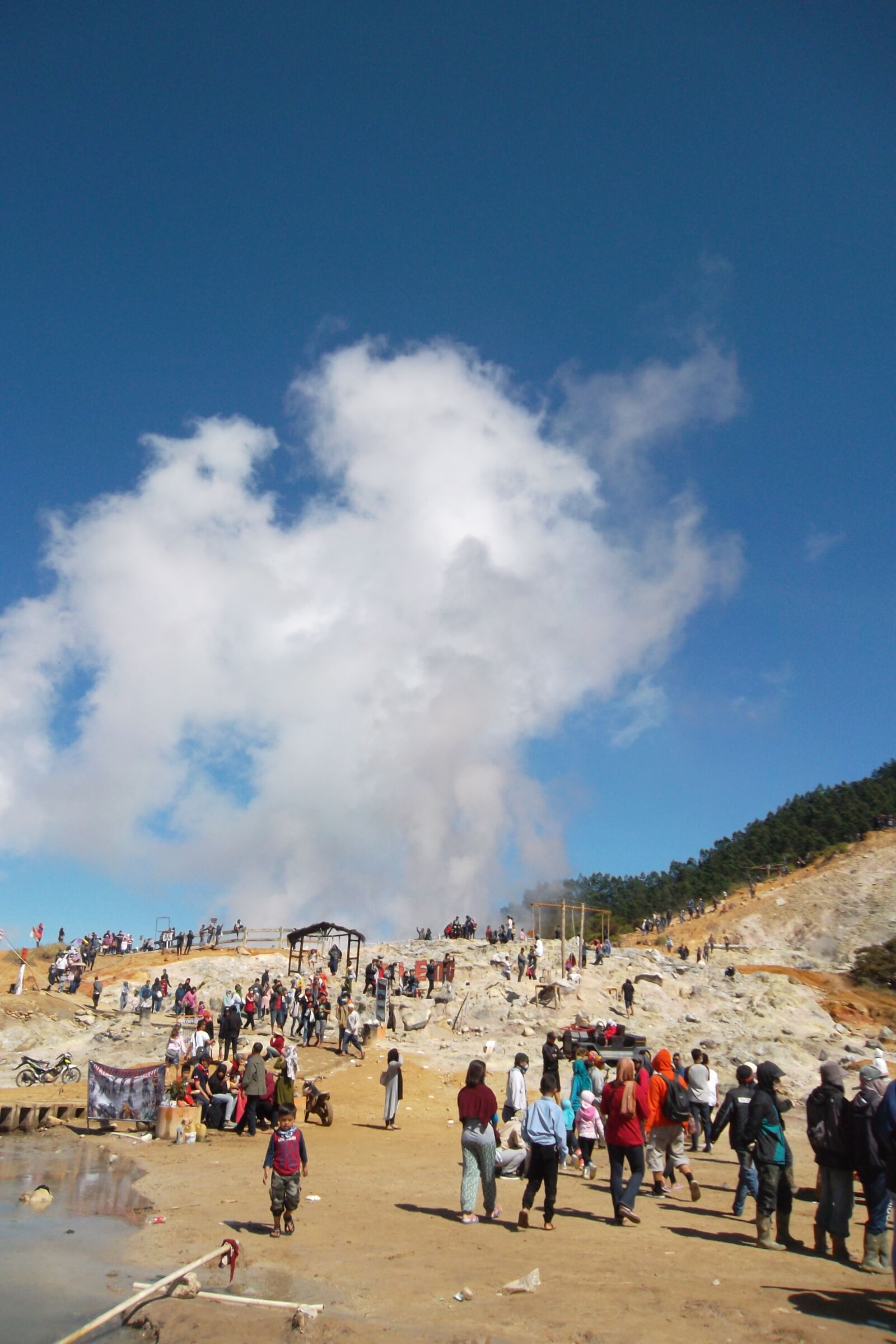 Samsung ST65 sample photo. The crater, tour, in photography