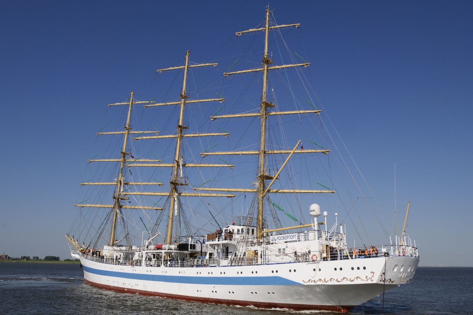 Panasonic Lumix DC-G9 sample photo. Shipping, sail training ship photography