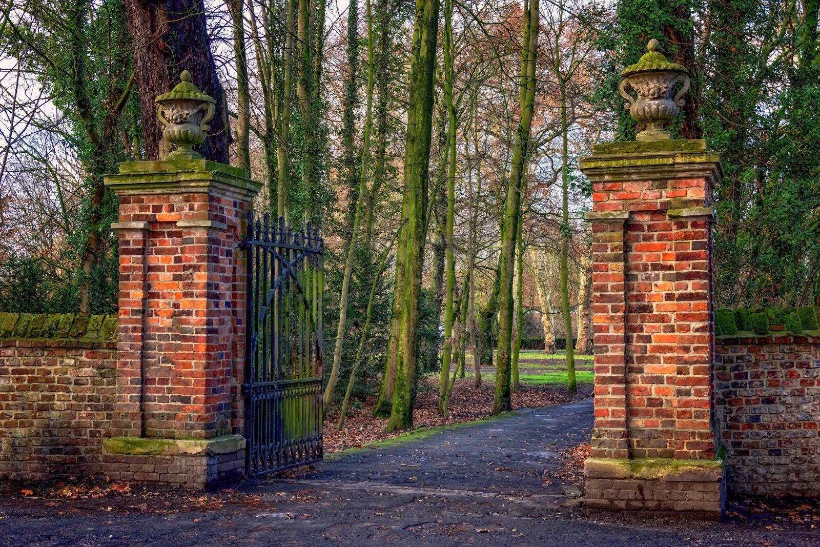 Nikon D3300 sample photo. Park, trees, wall photography