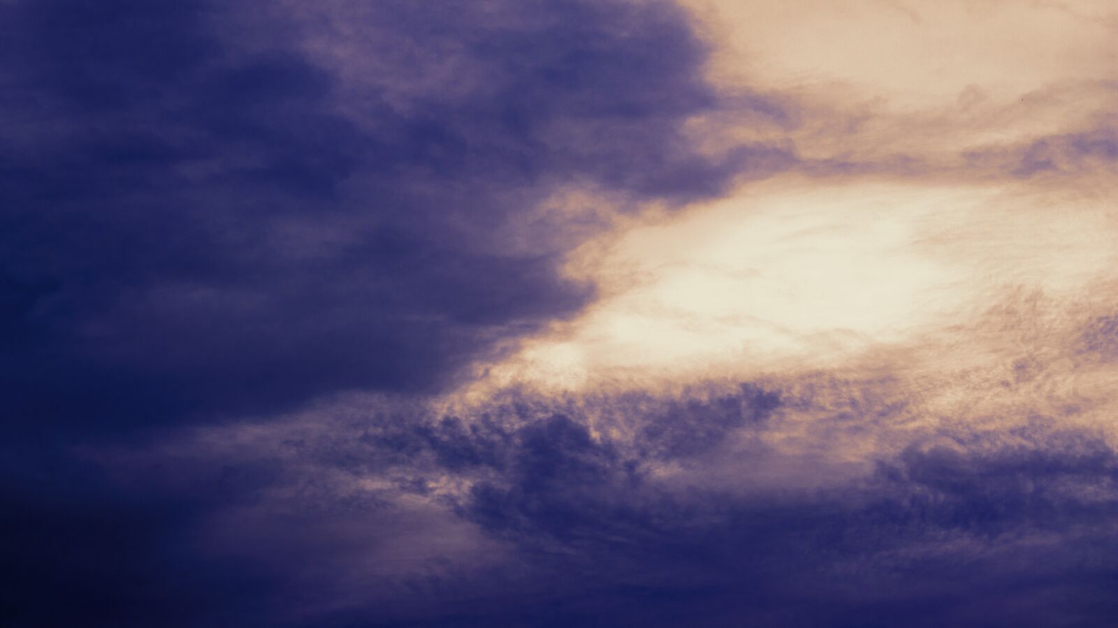 Canon EOS 250D (EOS Rebel SL3 / EOS Kiss X10 / EOS 200D II) sample photo. Clouds, moody, storm photography