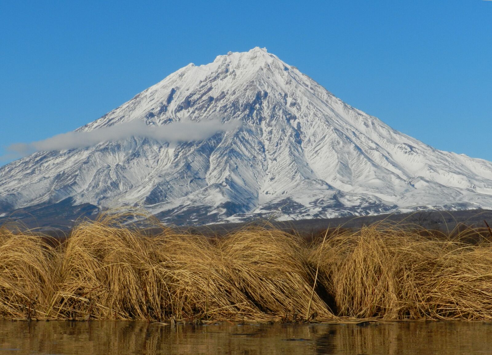 Nikon Coolpix P500 sample photo. Koryaksky volcano, kamchatka, autumn photography