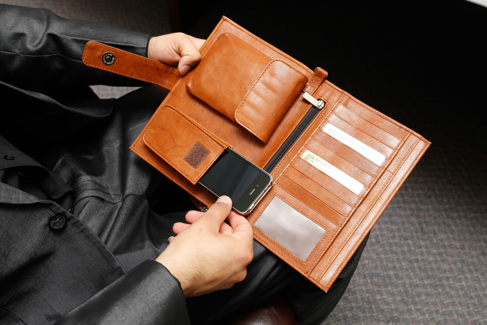 Canon EOS 6D + Canon EF 24-105mm F4L IS USM sample photo. Organizer bag, ashlin, leather photography