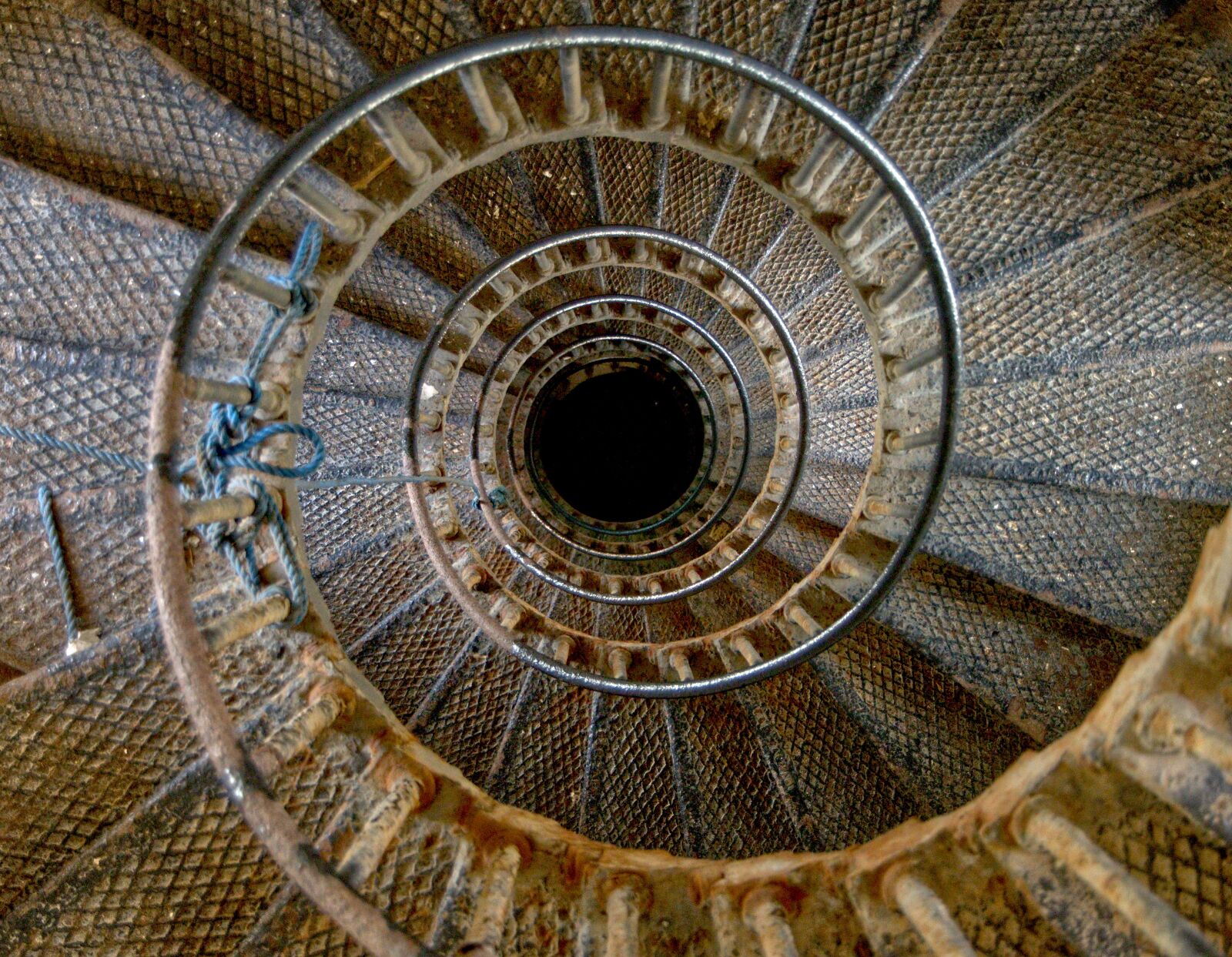 Pentax KP sample photo. Spiral, staircase, lighthouse photography