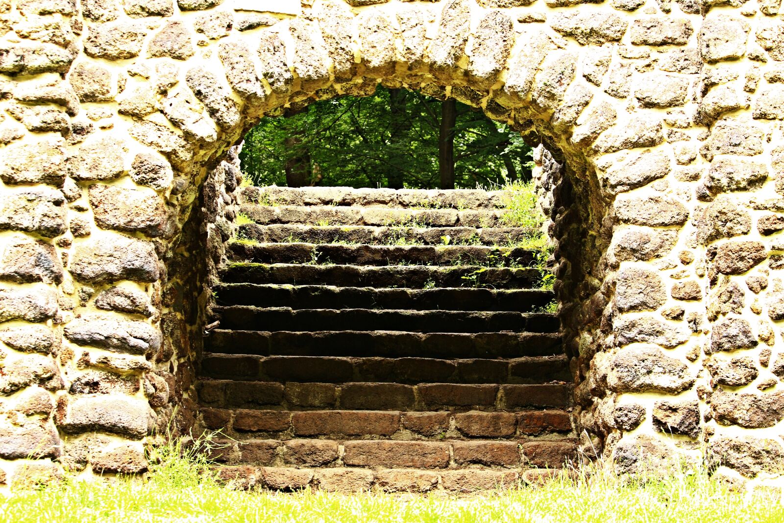 Canon EOS 100D (EOS Rebel SL1 / EOS Kiss X7) sample photo. Ruin, wall, goal photography
