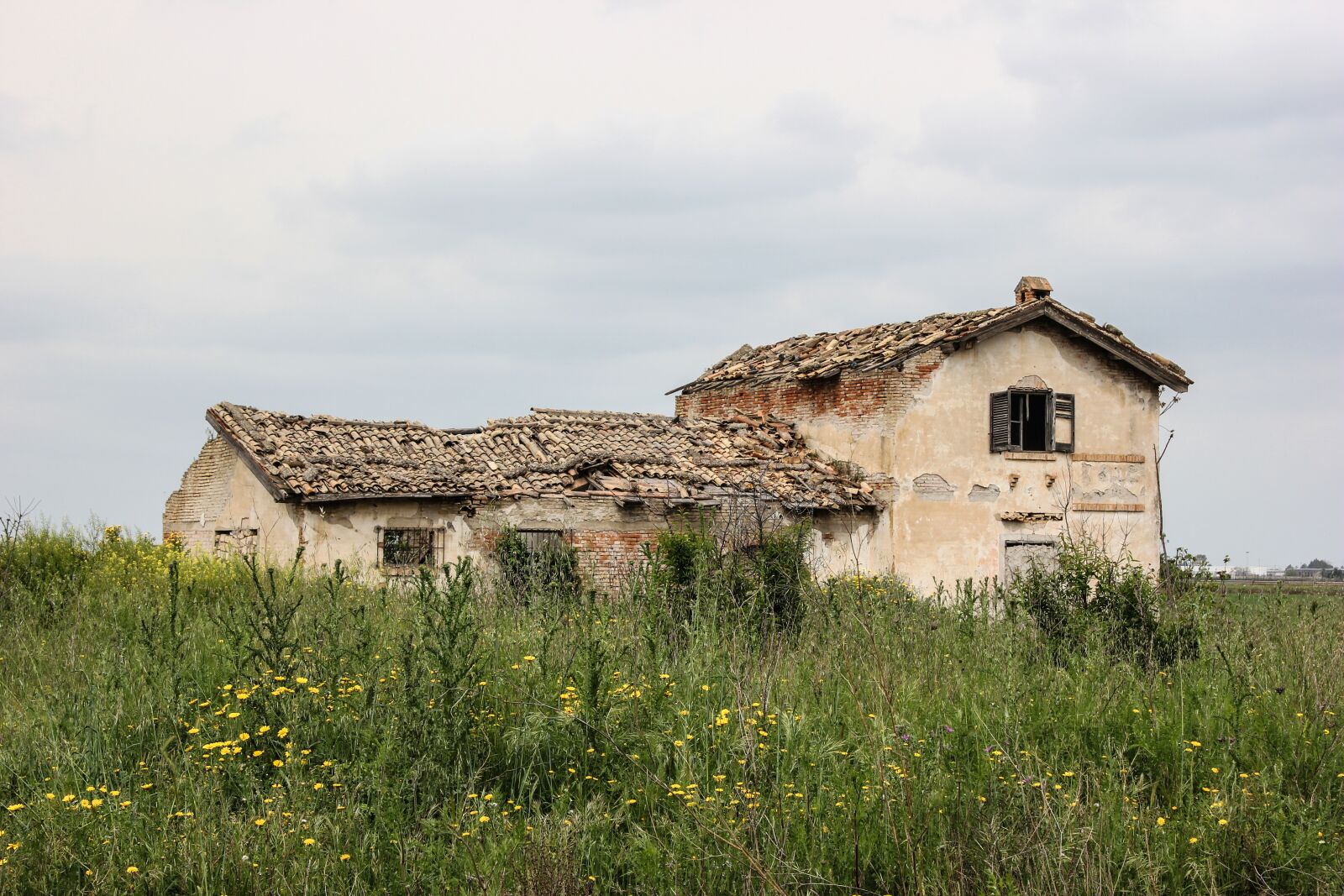 Canon EOS 550D (EOS Rebel T2i / EOS Kiss X4) sample photo. House, old, abandoned photography