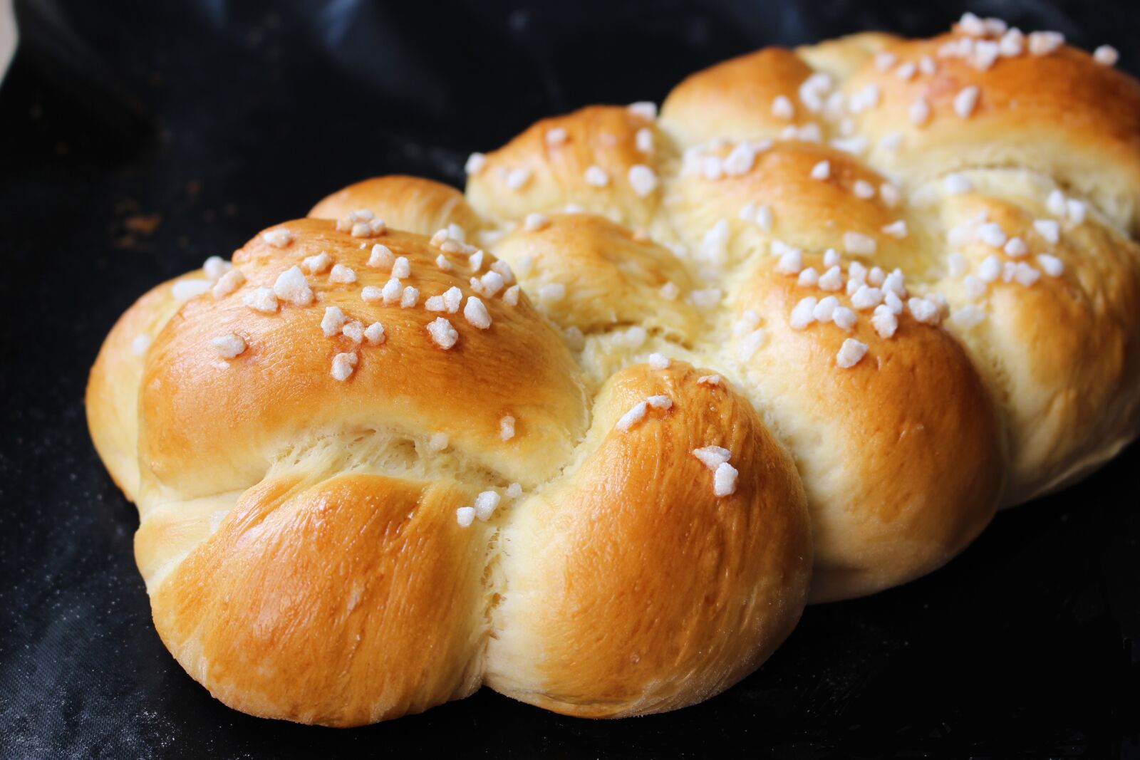 Canon EOS 100D (EOS Rebel SL1 / EOS Kiss X7) sample photo. Brioche, bread, bakery photography