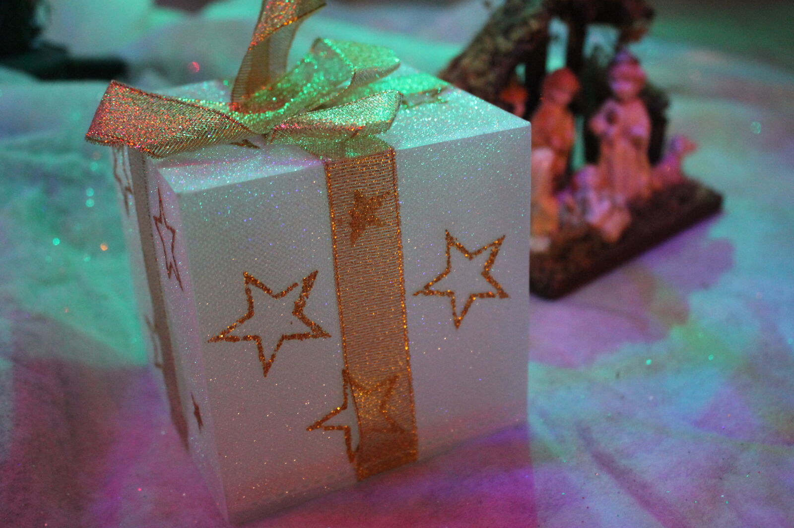 Canon EOS 1100D (EOS Rebel T3 / EOS Kiss X50) sample photo. Present, under, the, christmass photography