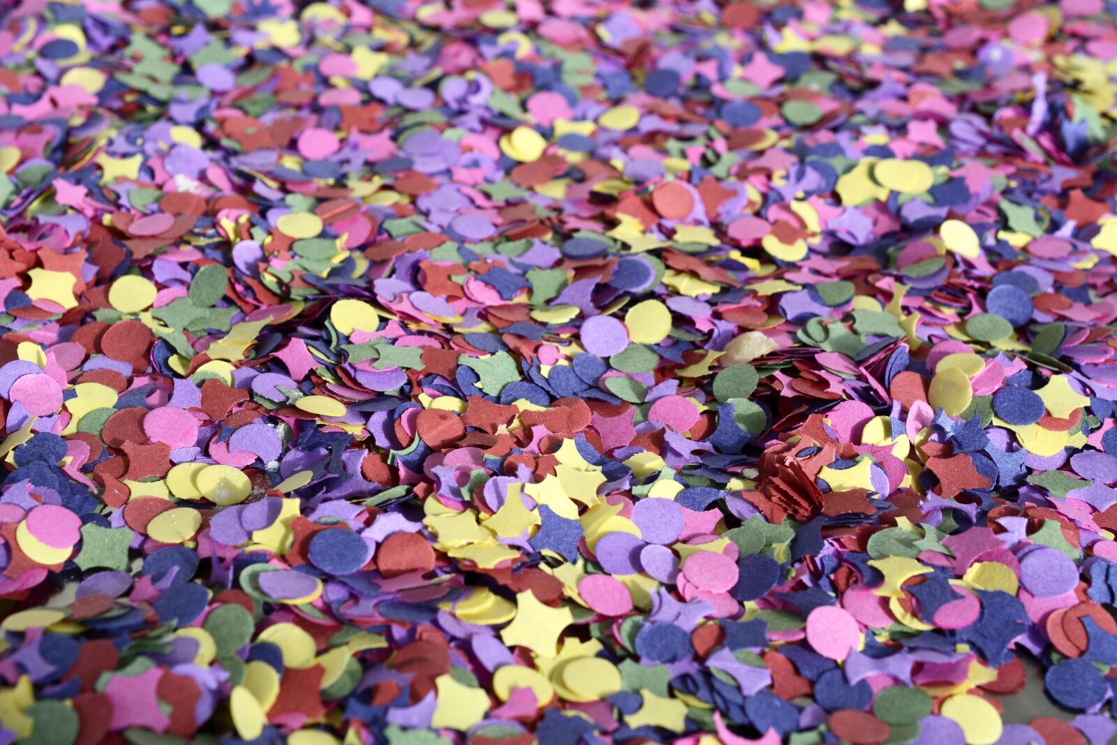 Nikon D7100 sample photo. Confetti, flakes, color photography