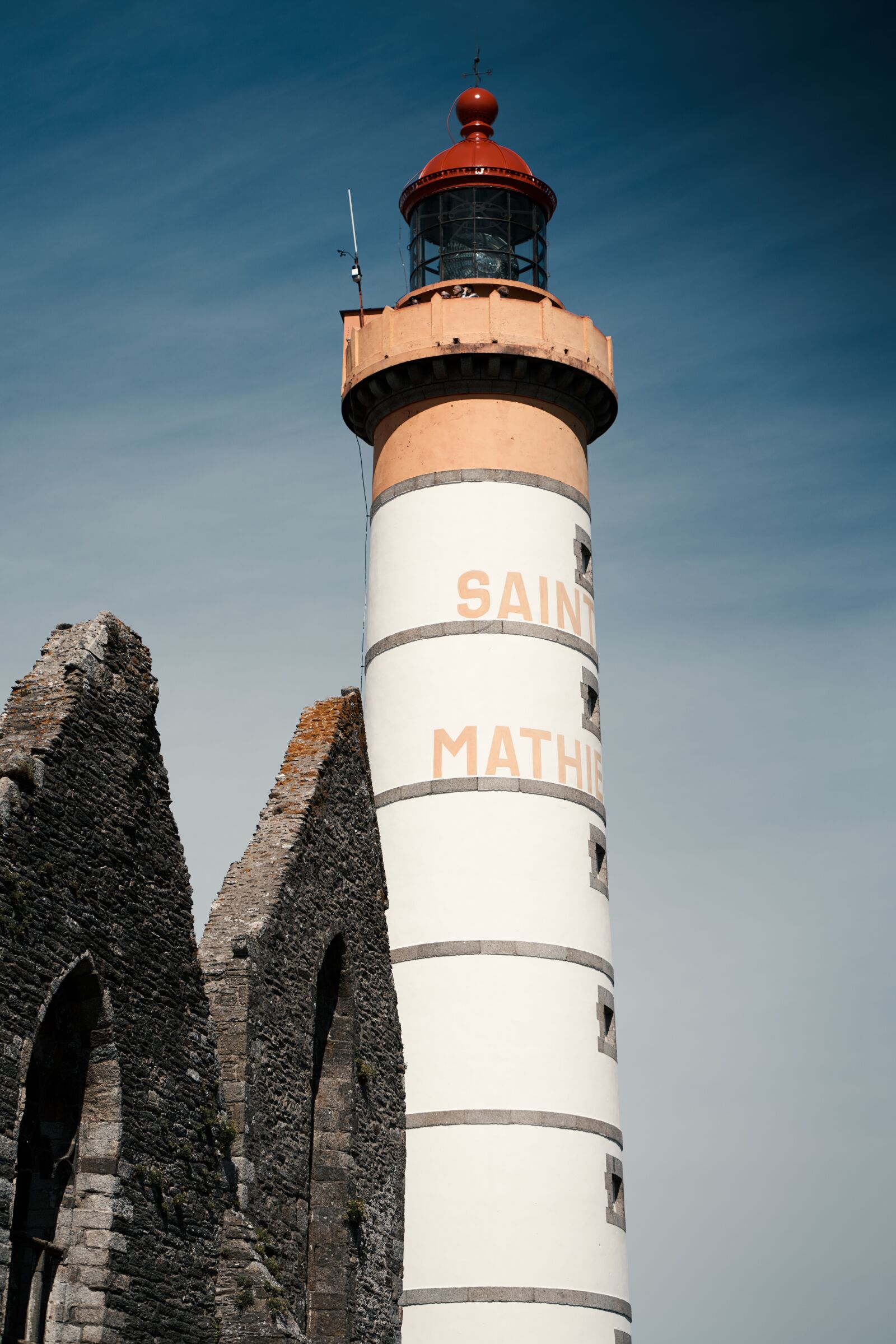Sony a7R II + ZEISS Batis 85mm F1.8 sample photo. Brittany, lighthouse, navigation photography