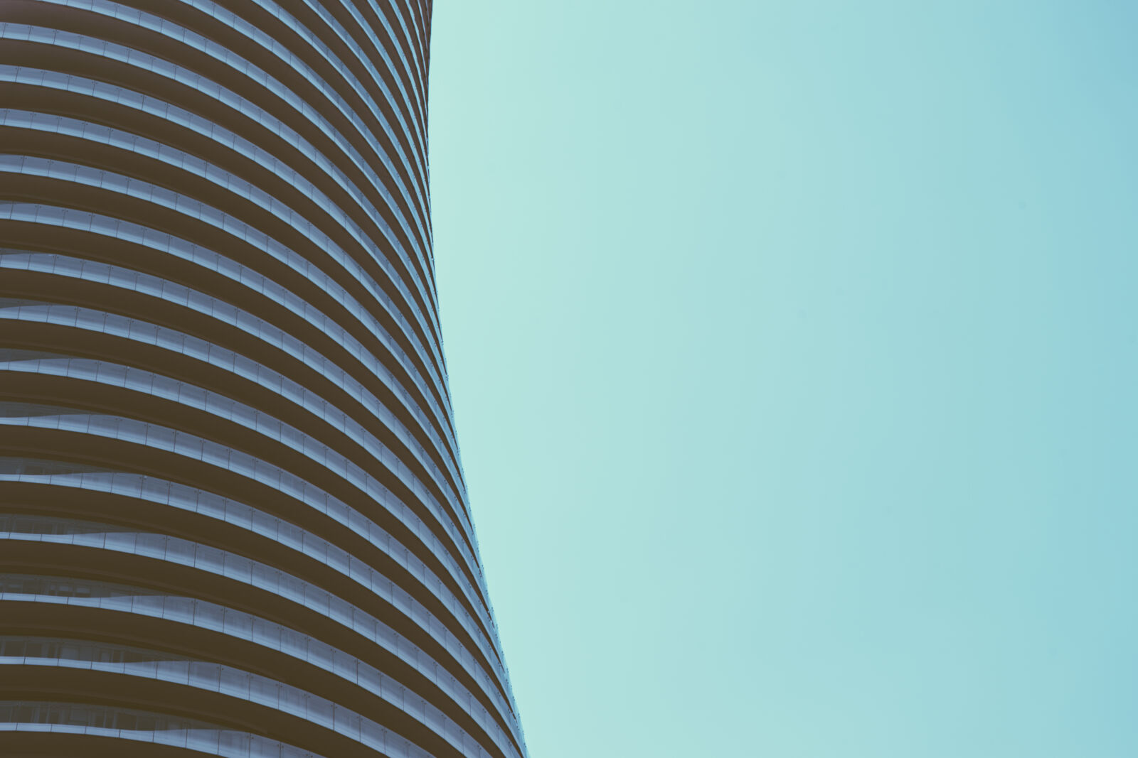 Sony a7 II + Sony FE 28-70mm F3.5-5.6 OSS sample photo. Building, architecture, high, rise photography