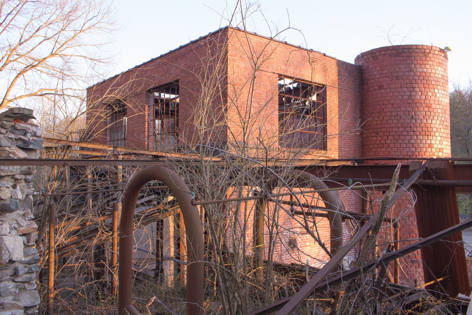 Canon EOS 700D (EOS Rebel T5i / EOS Kiss X7i) sample photo. Brick, building, crumble photography