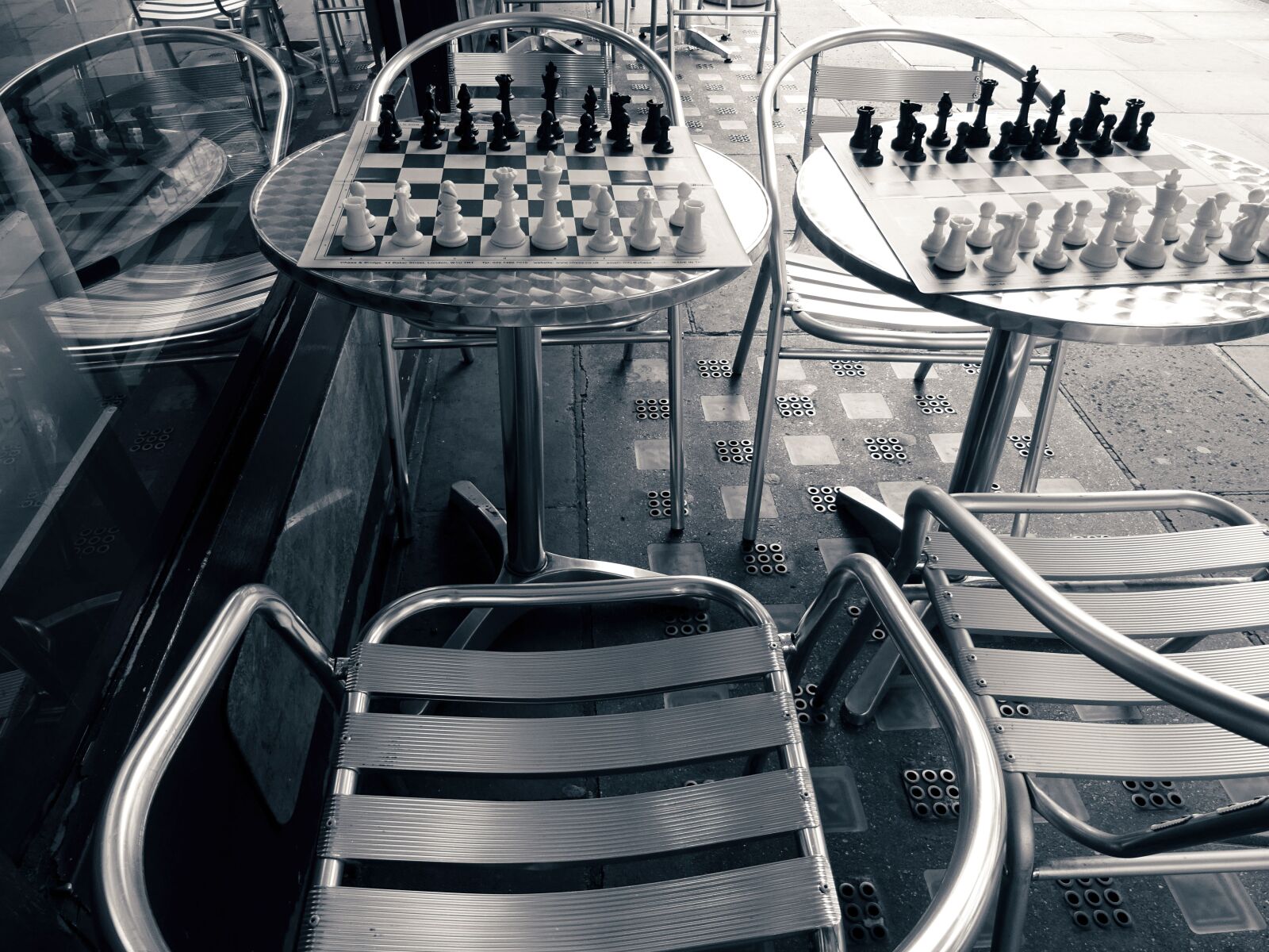 Sony DSC-HX60 sample photo. Black, and, white, chairs photography