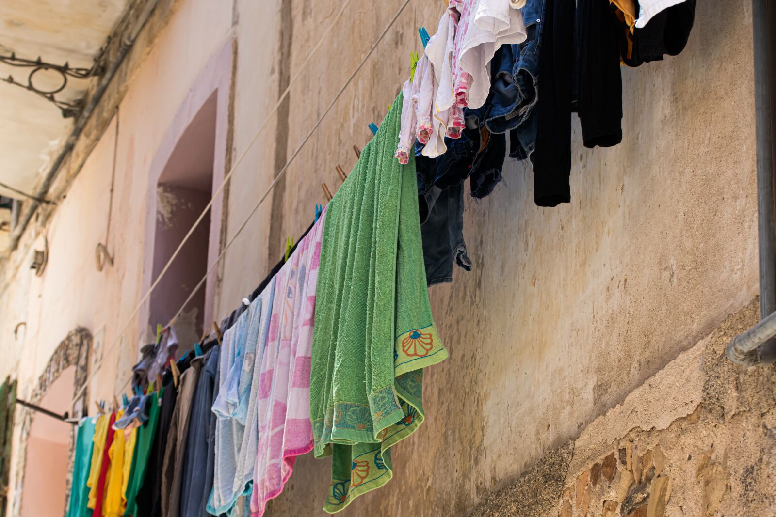 Canon EOS 200D (EOS Rebel SL2 / EOS Kiss X9) sample photo. Laundry, hang, dry photography